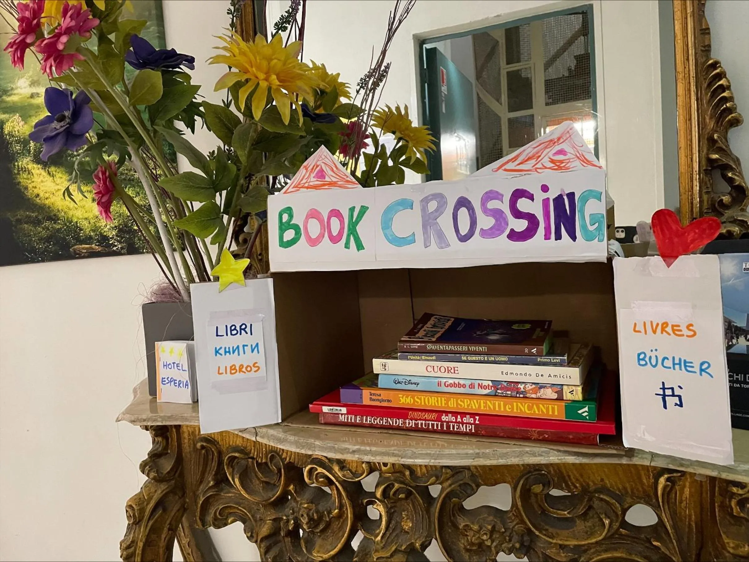 Library in Hotel Esperia