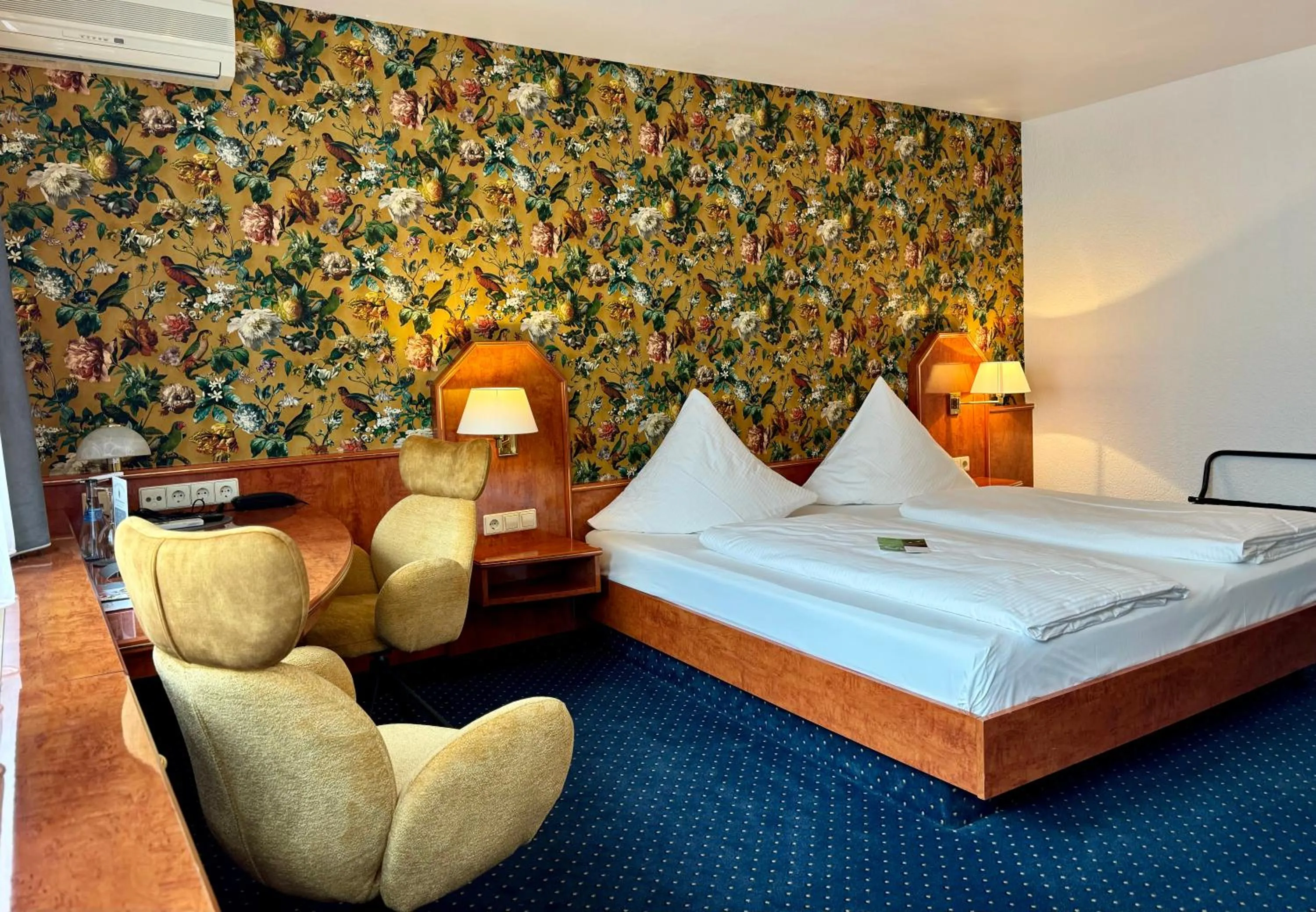 Bed in Hotel Württemberger Hof