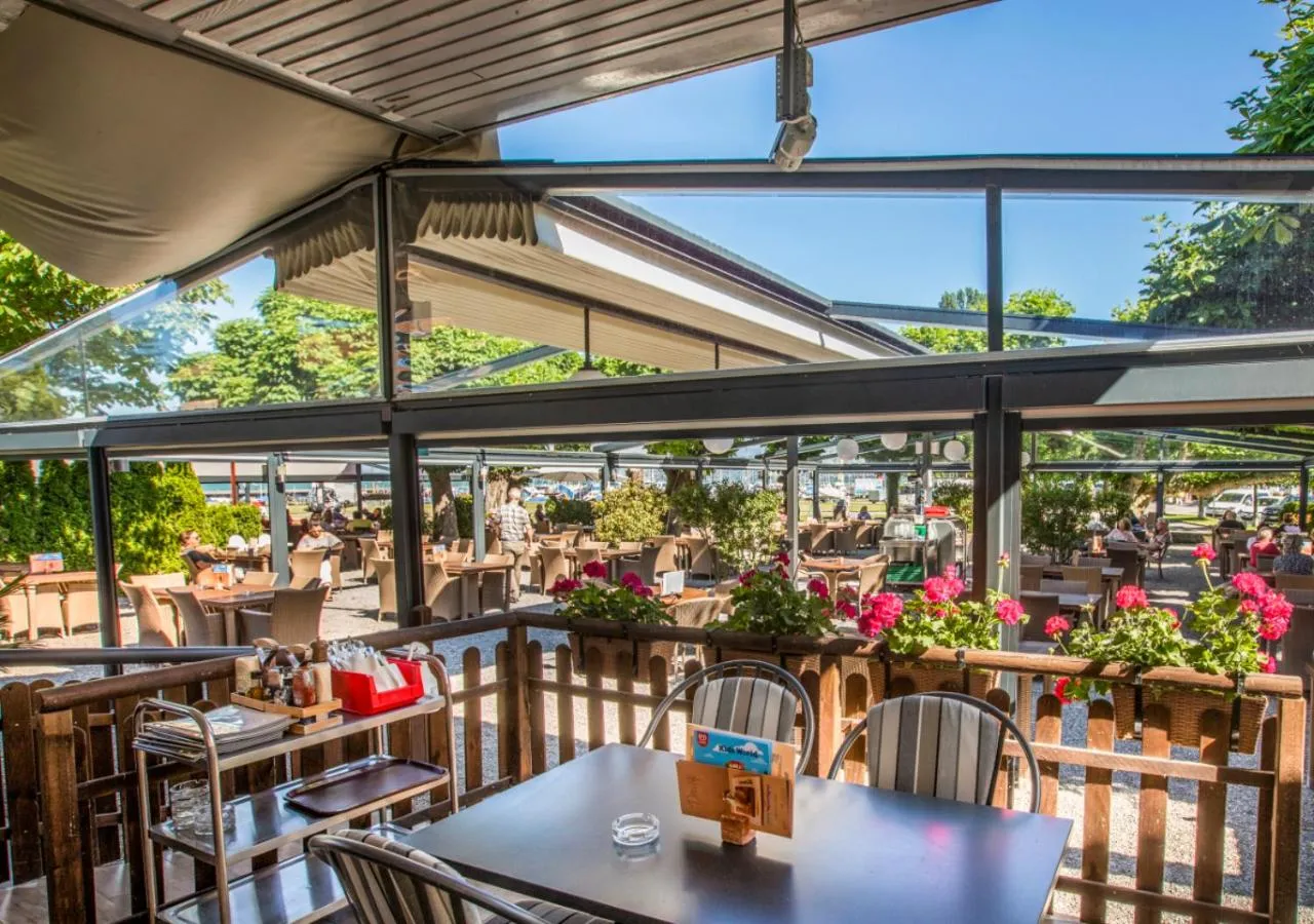 Restaurant/places to eat in Hotel Rotes Kreuz