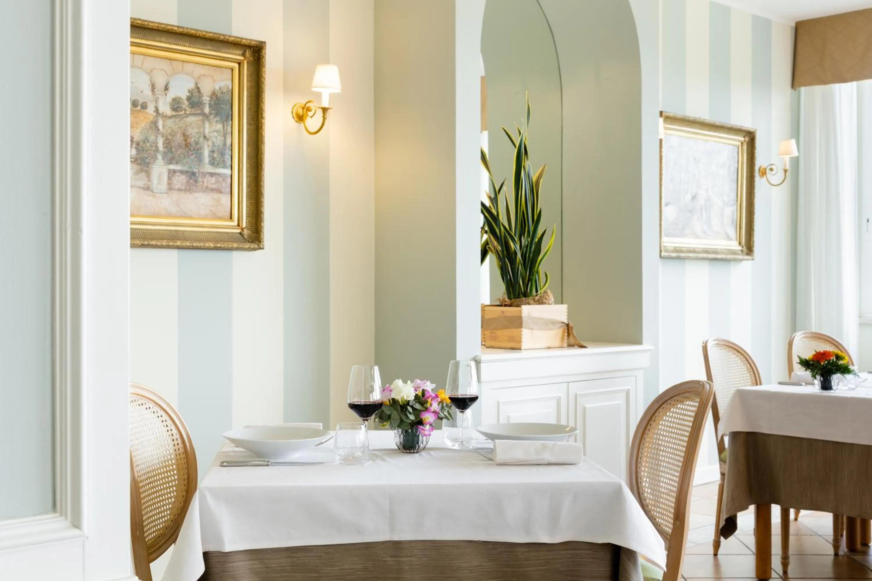 Restaurant/places to eat in Hotel Tuder