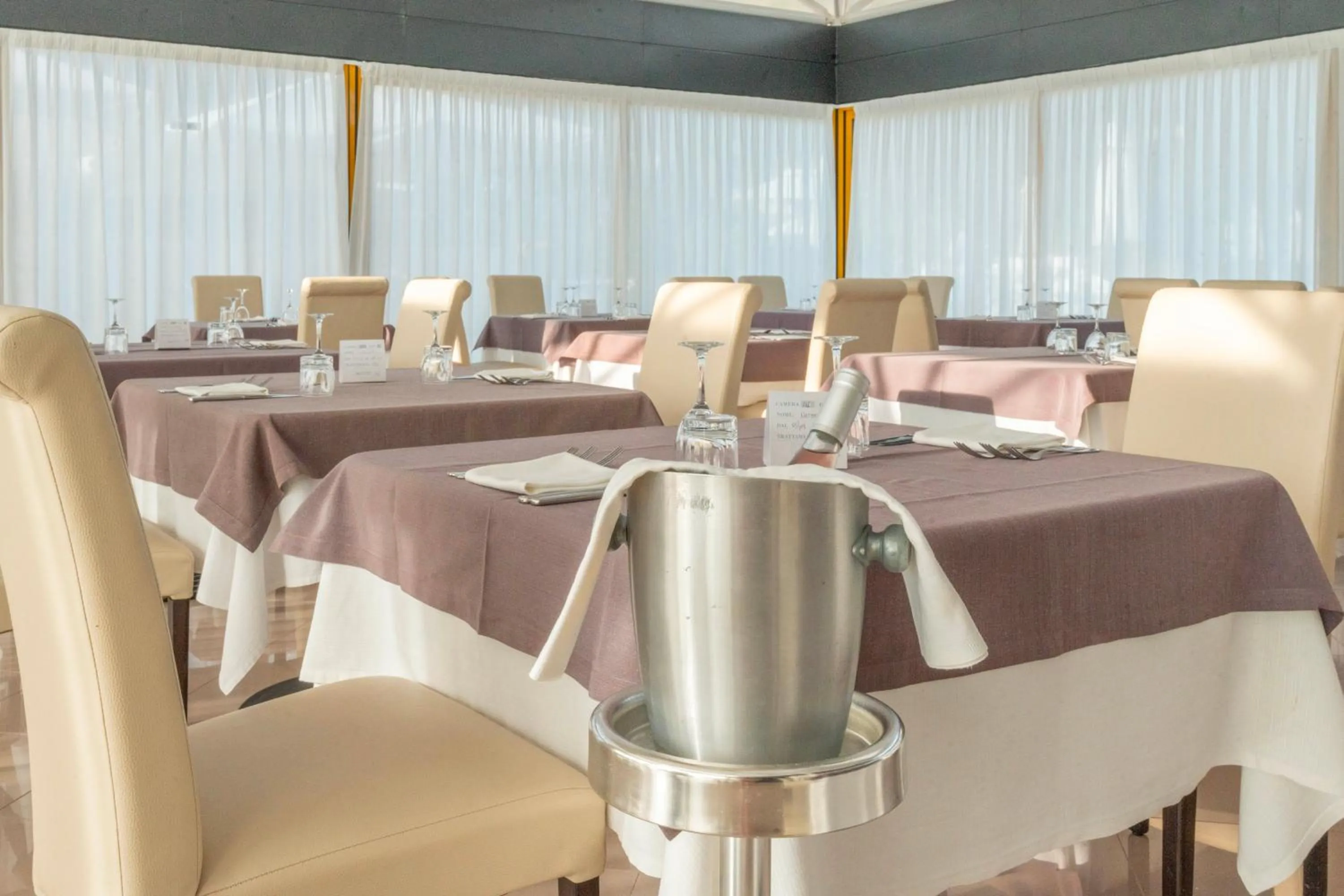 Restaurant/places to eat in Hotel Santa Lucia