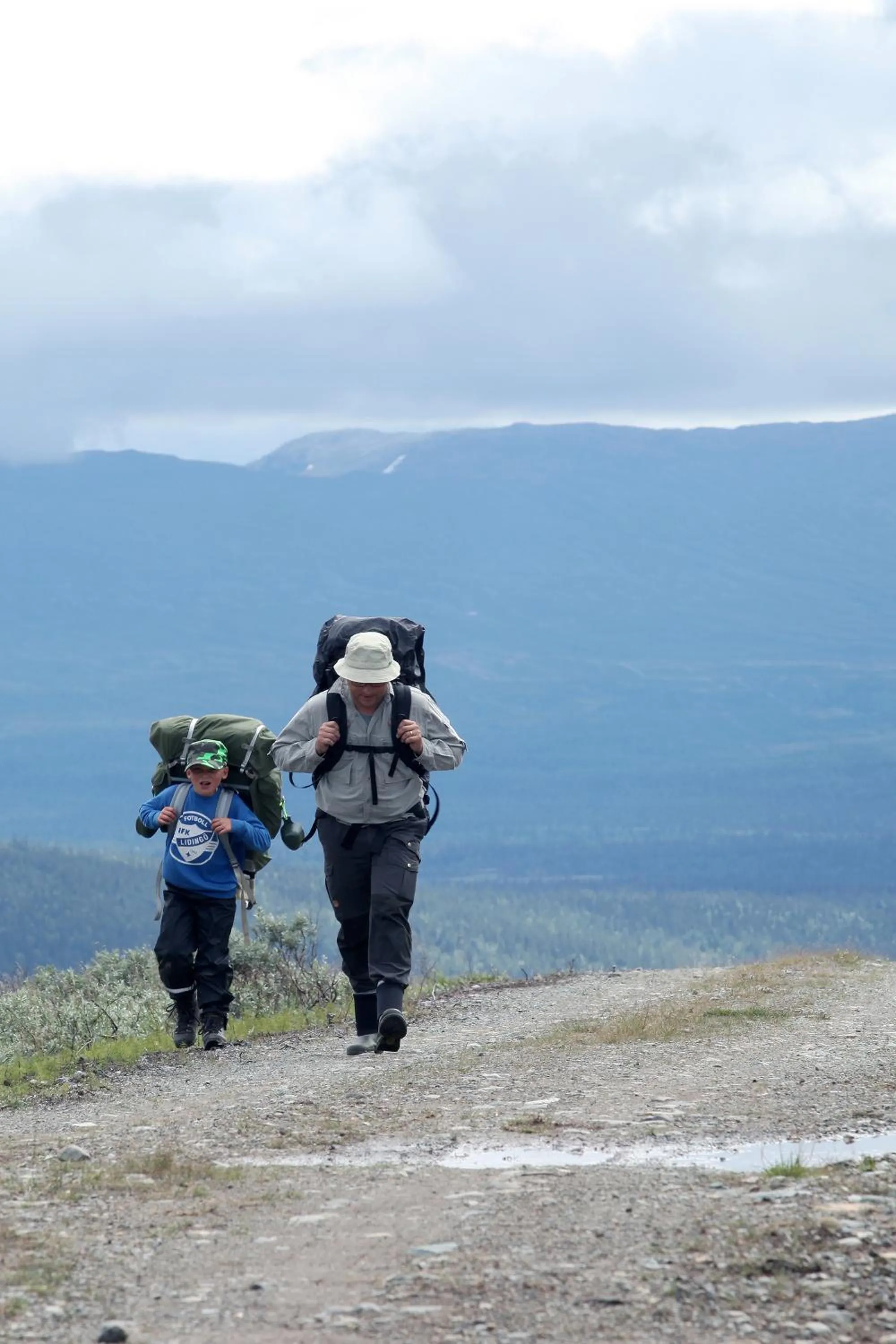 Hiking in Vålådalens Fjällstation