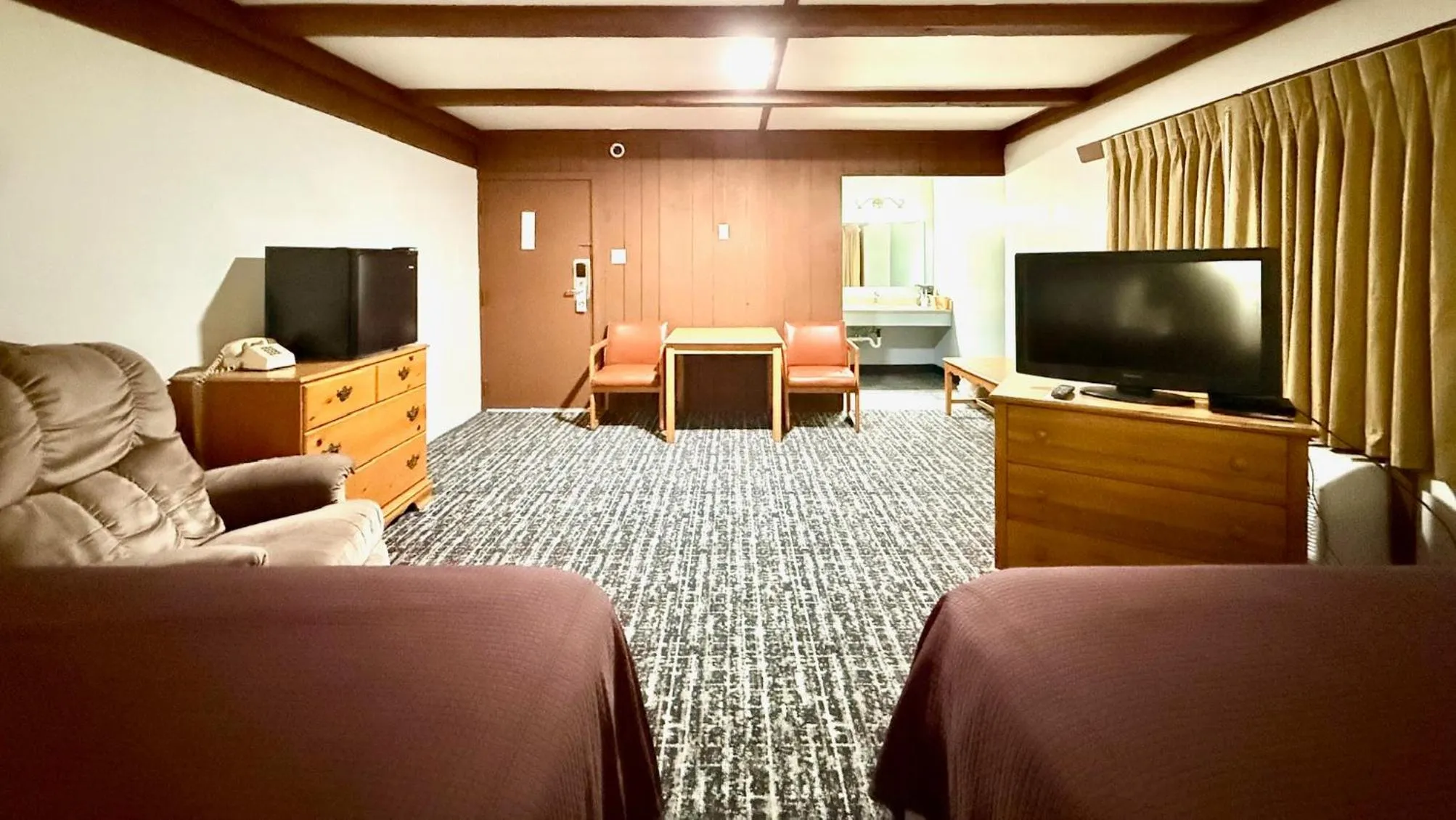 Evening entertainment in Don Q Inn