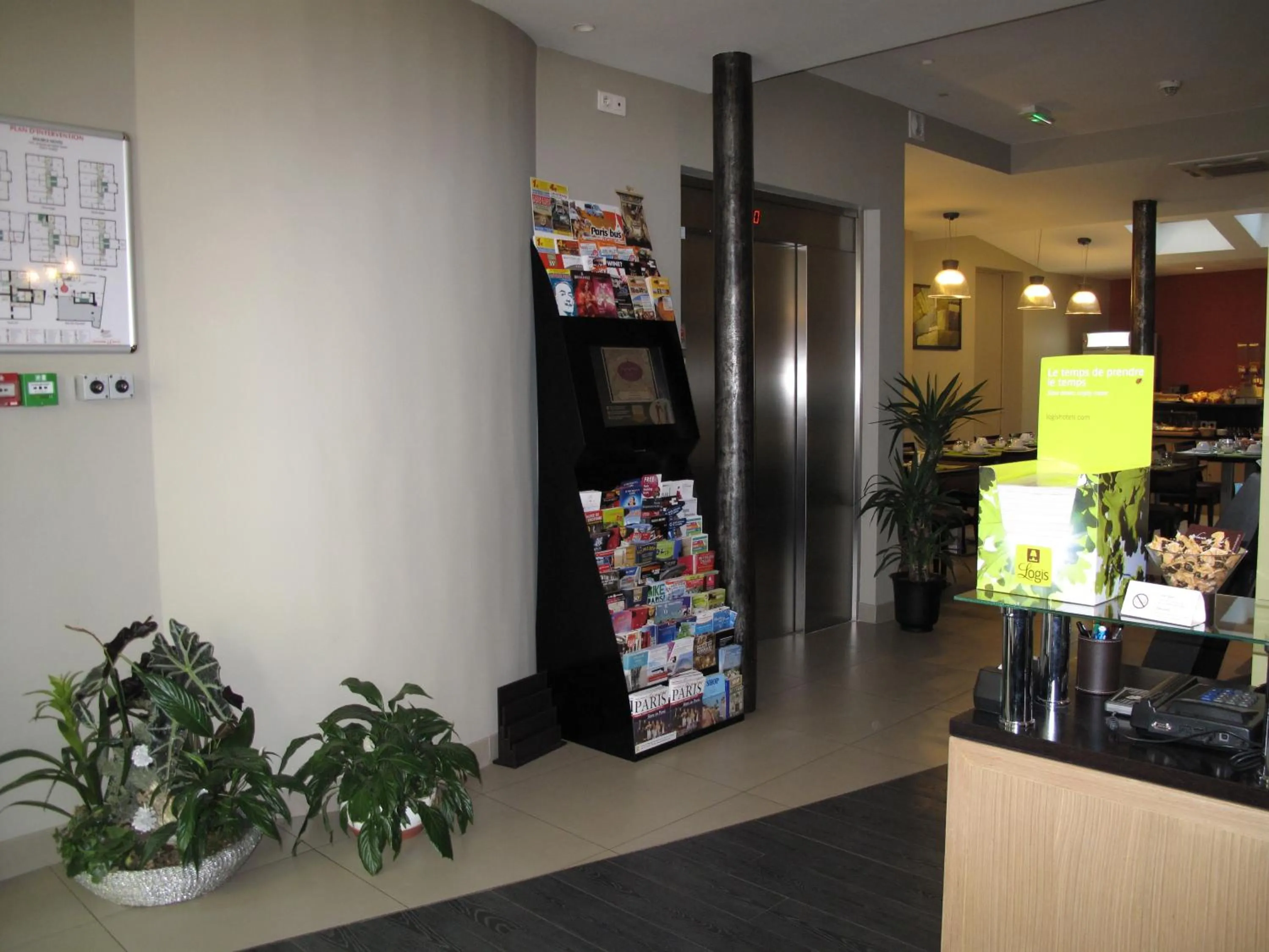 Lobby or reception in Source Hôtel