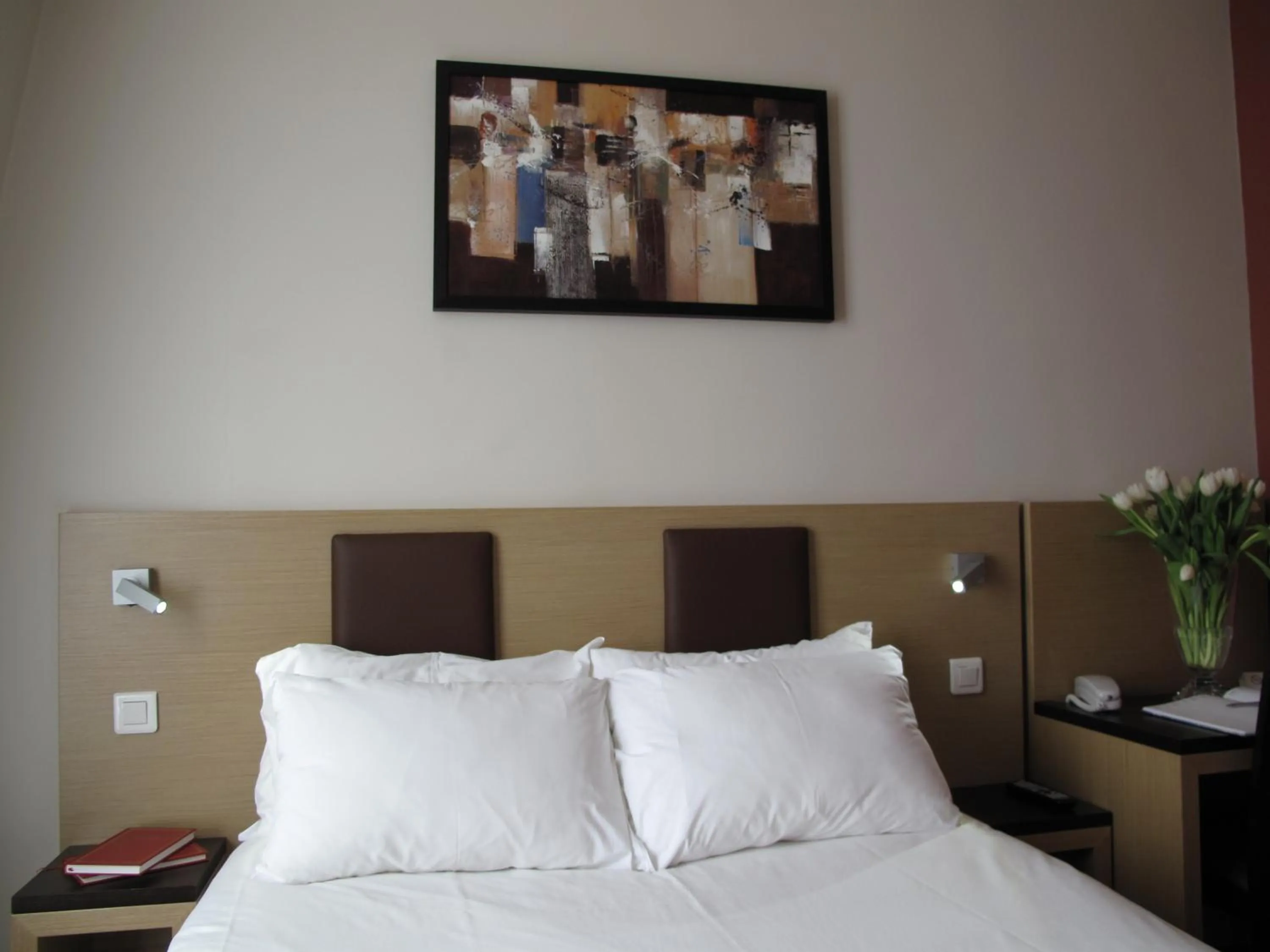 Bed in Source Hôtel