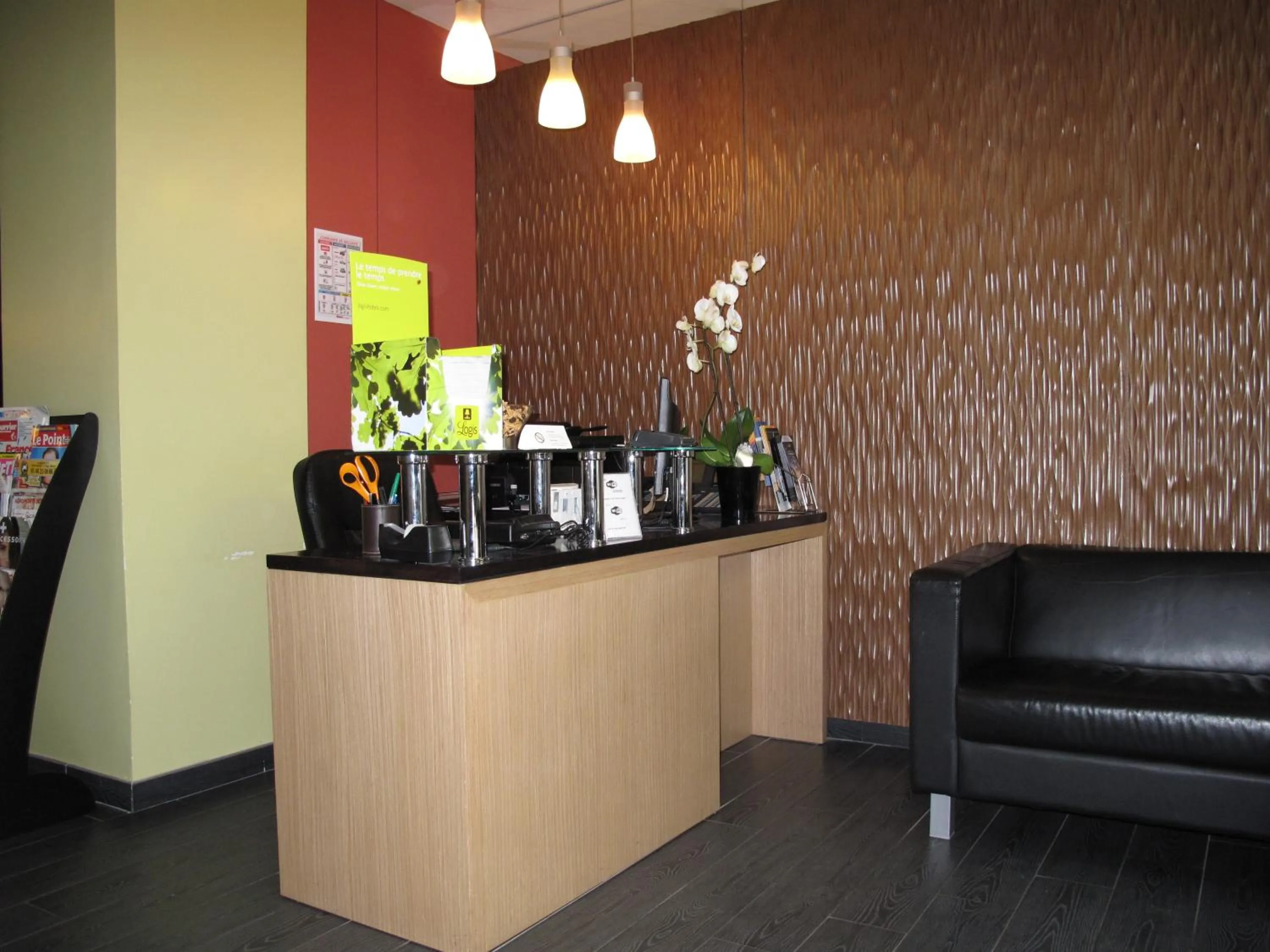 Lobby or reception in Source Hôtel