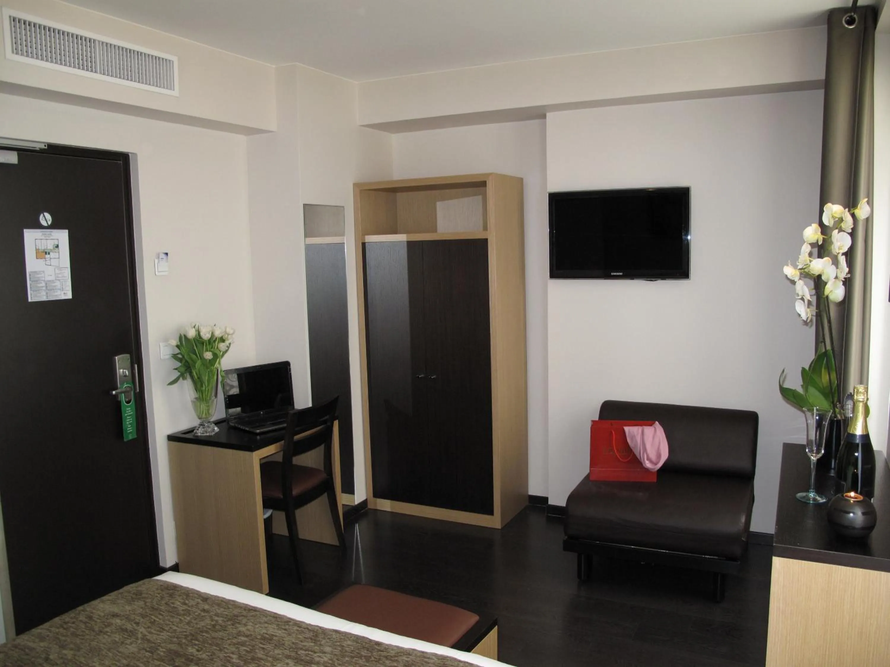 Photo of the whole room in Source Hôtel