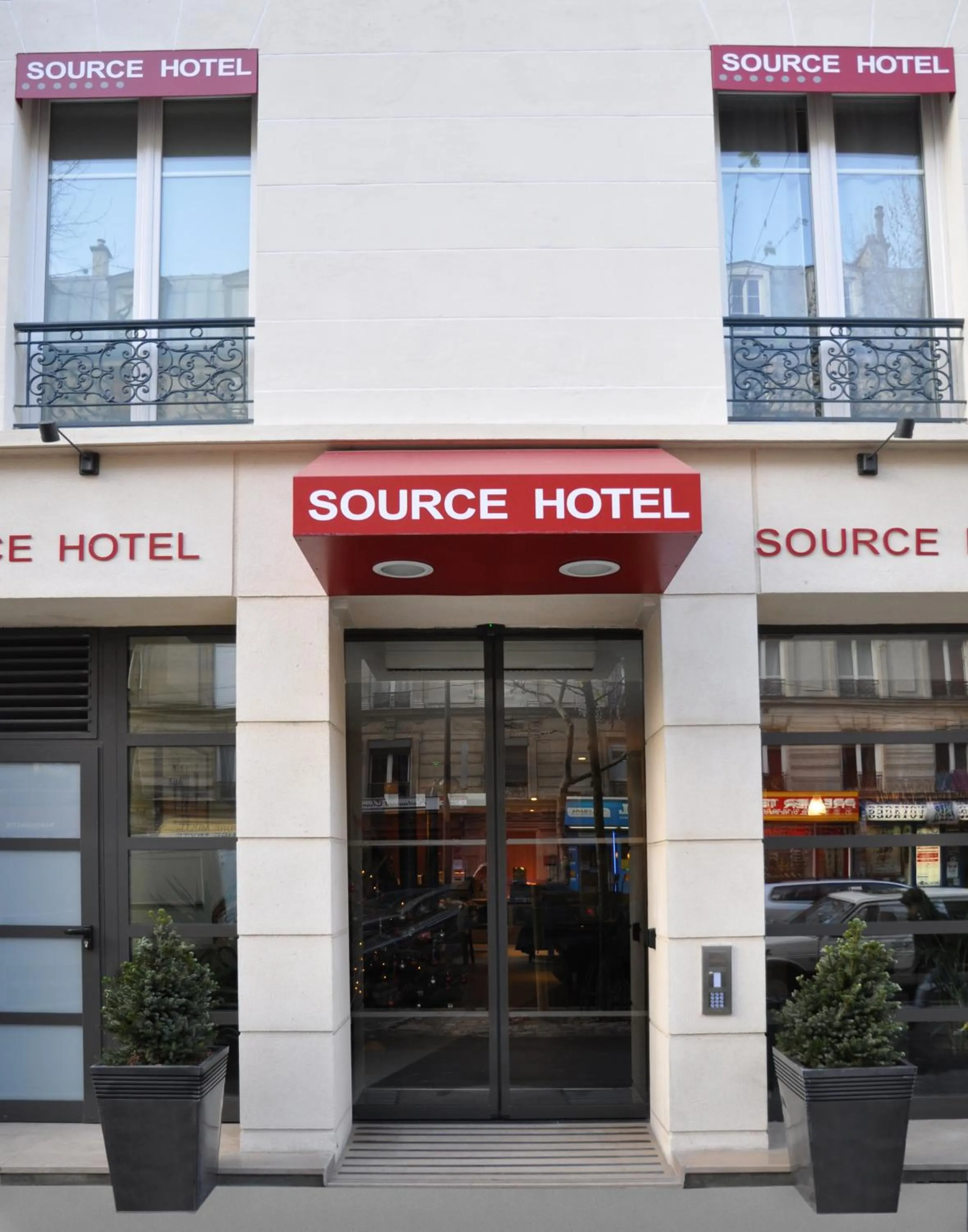 Facade/entrance in Source Hôtel