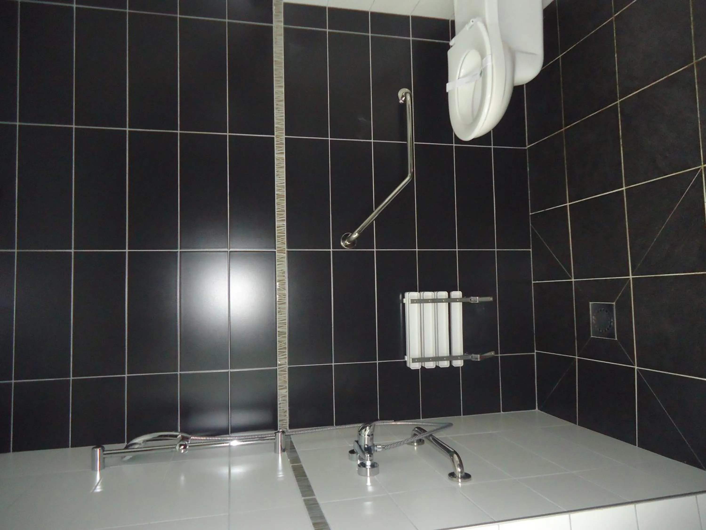 Bathroom in Source Hôtel