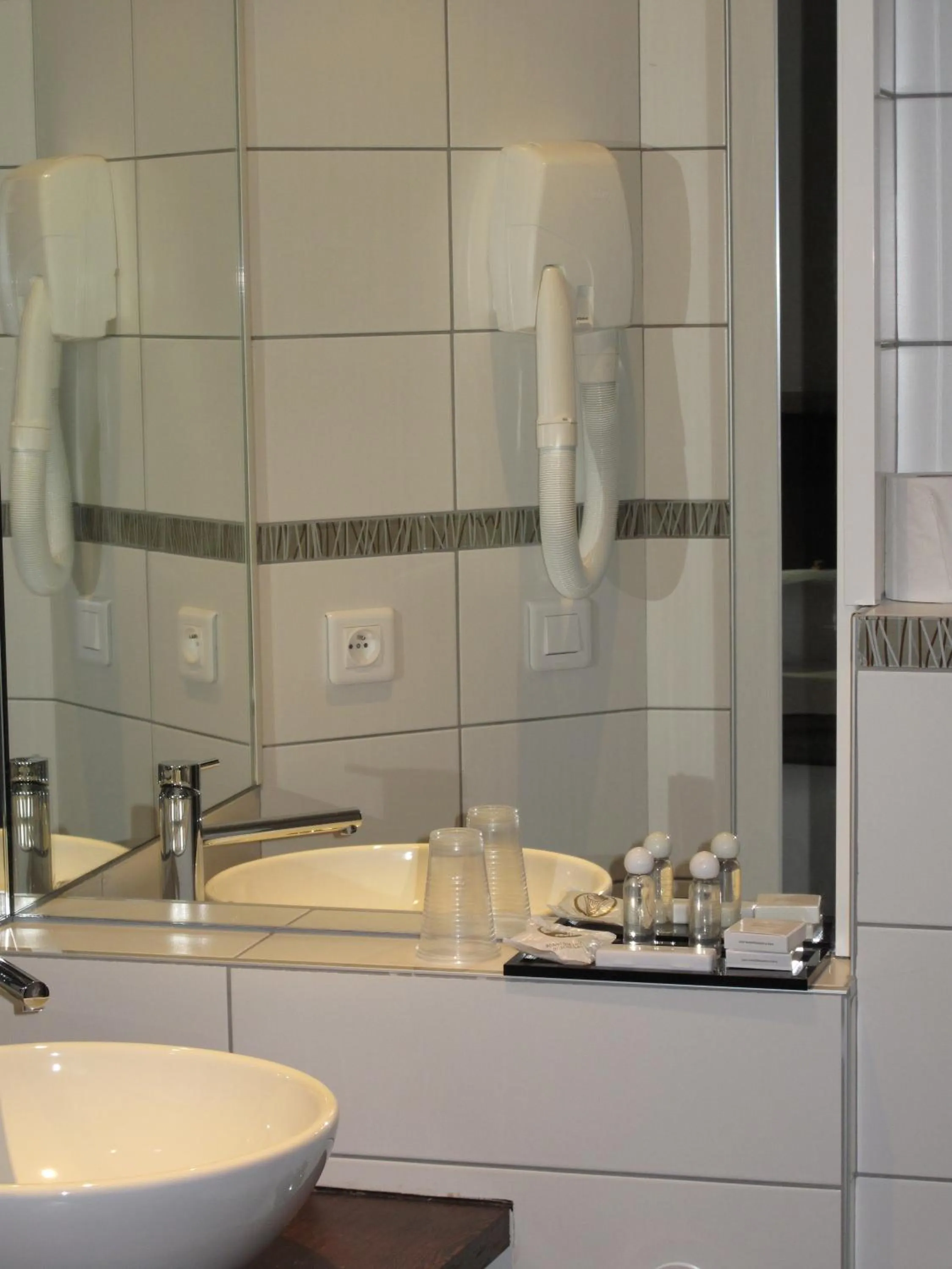 Bathroom in Source Hôtel