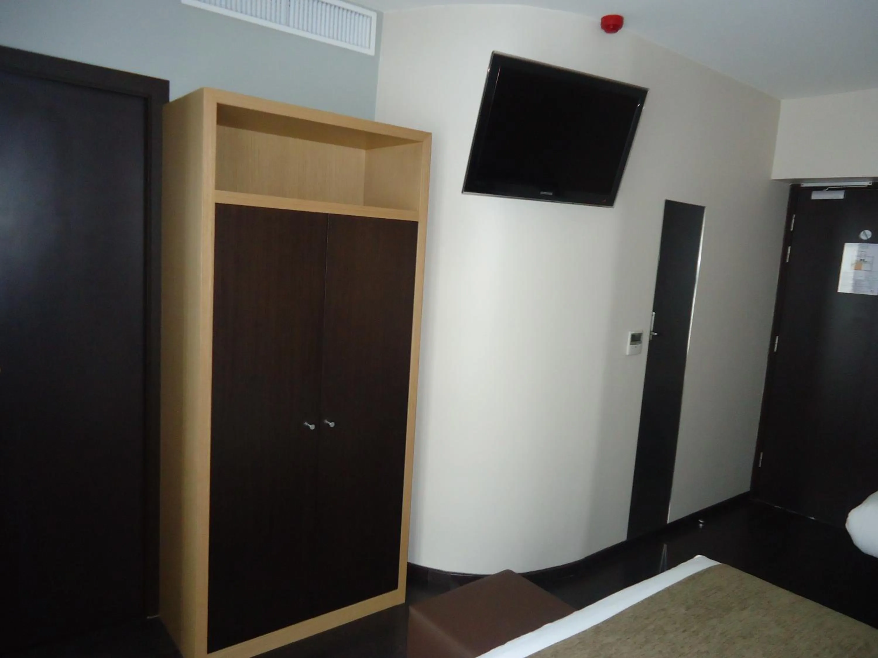 Bed in Source Hôtel