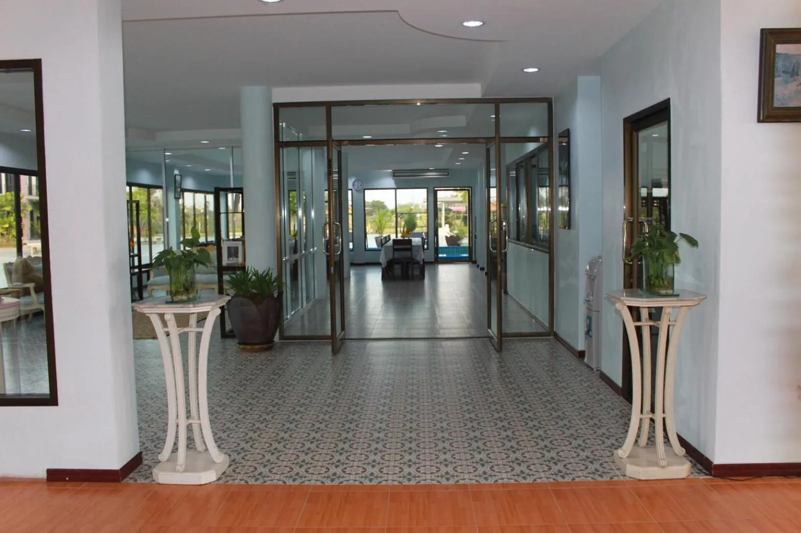 Restaurant/places to eat in Menam Resort