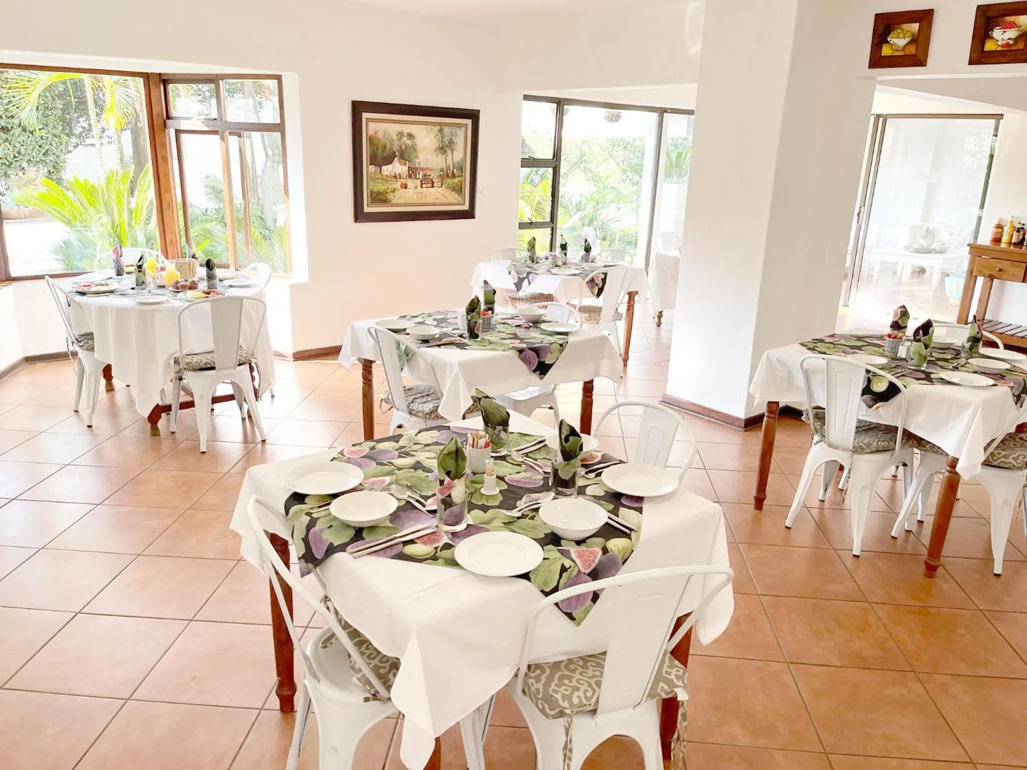 Dining area in TCS on Lynnwood Guesthouse