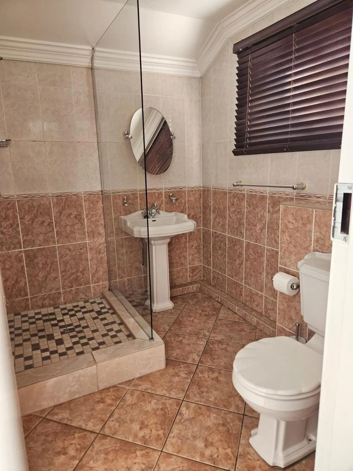 Shower in TCS on Lynnwood Guesthouse