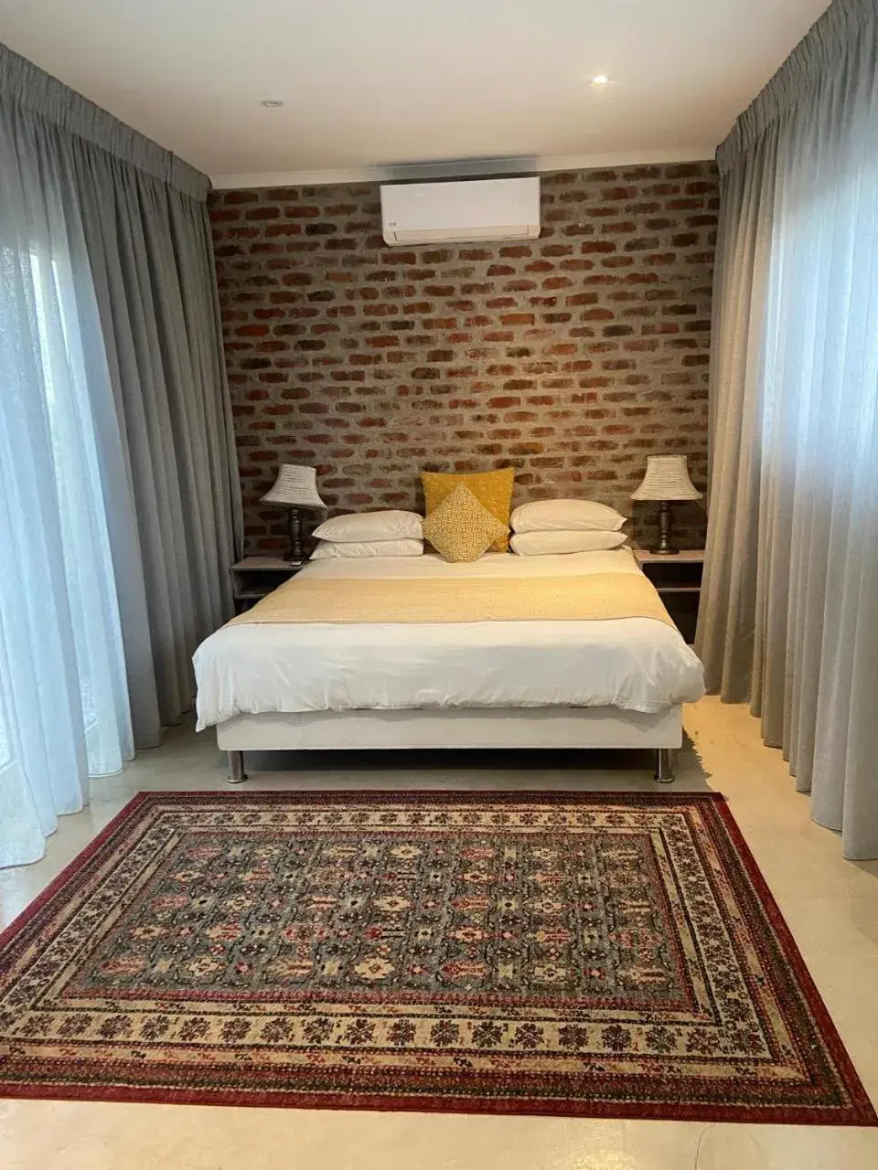 Deluxe Room in TCS on Lynnwood Guesthouse Deluxe Room in TCS on Lynnwood Guesthouse