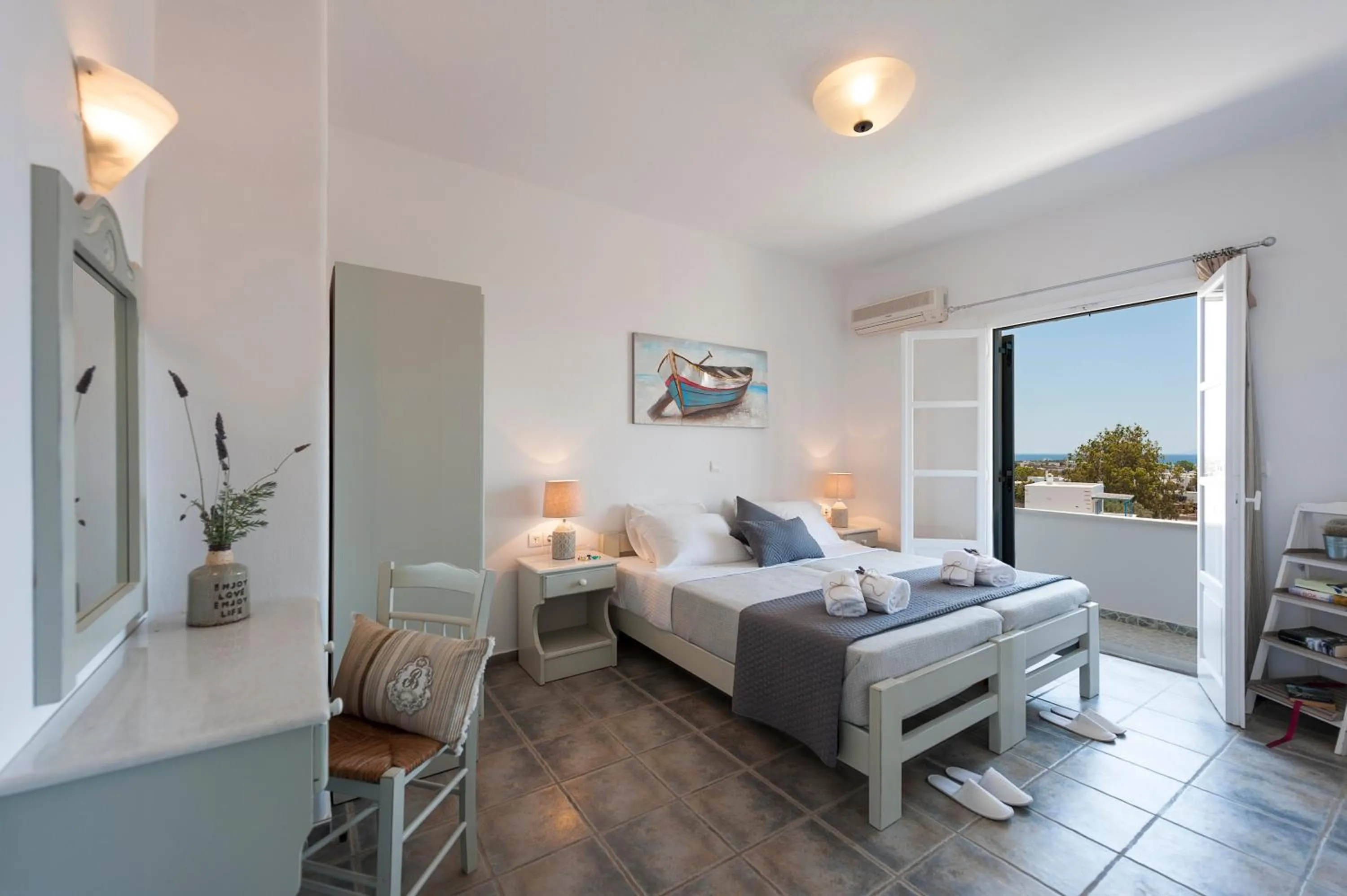 Photo of the whole room, Bed in Anixis Studios Aliki Paros