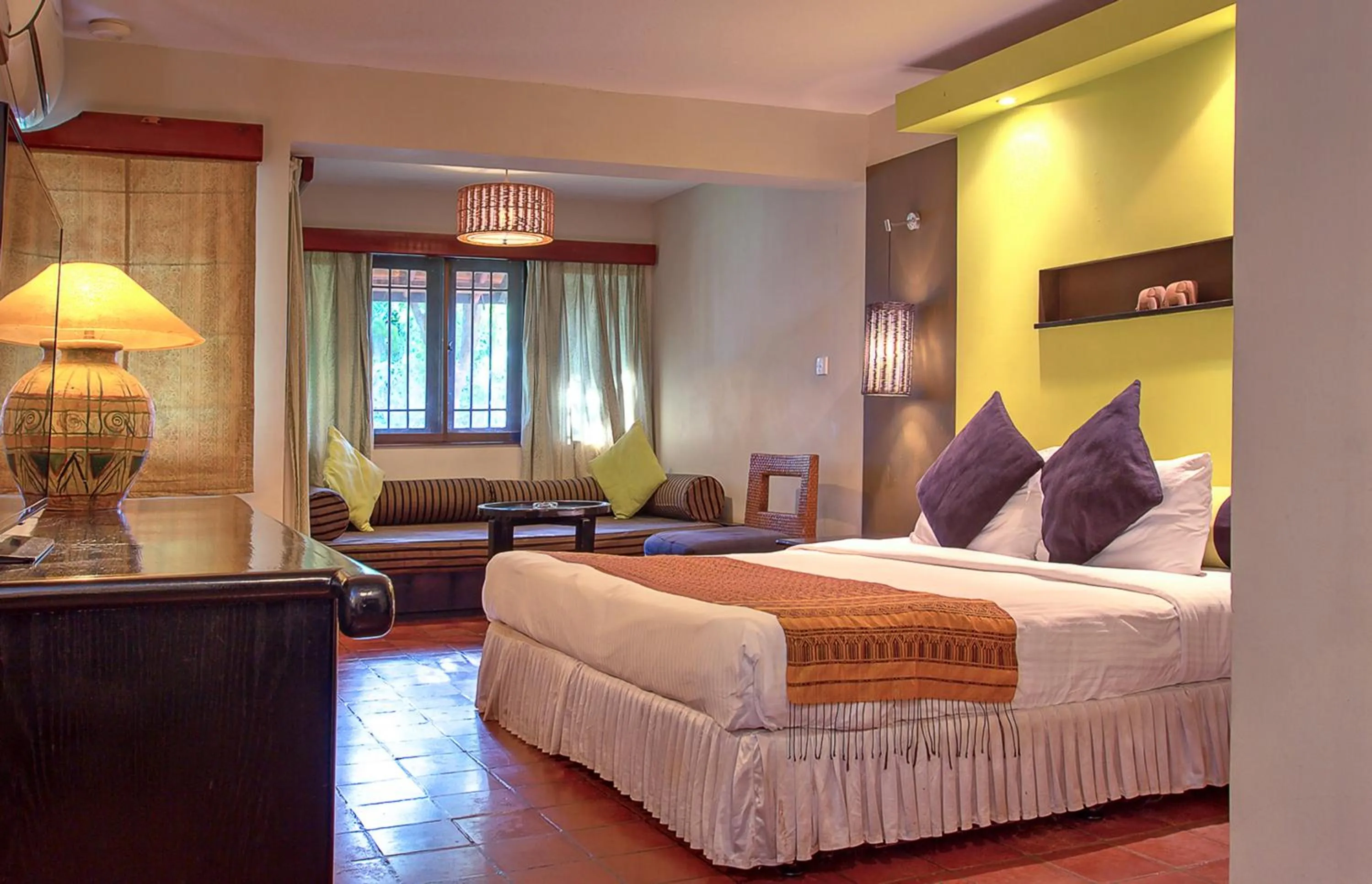 Bedroom, Bed in The Deer Park Hotel