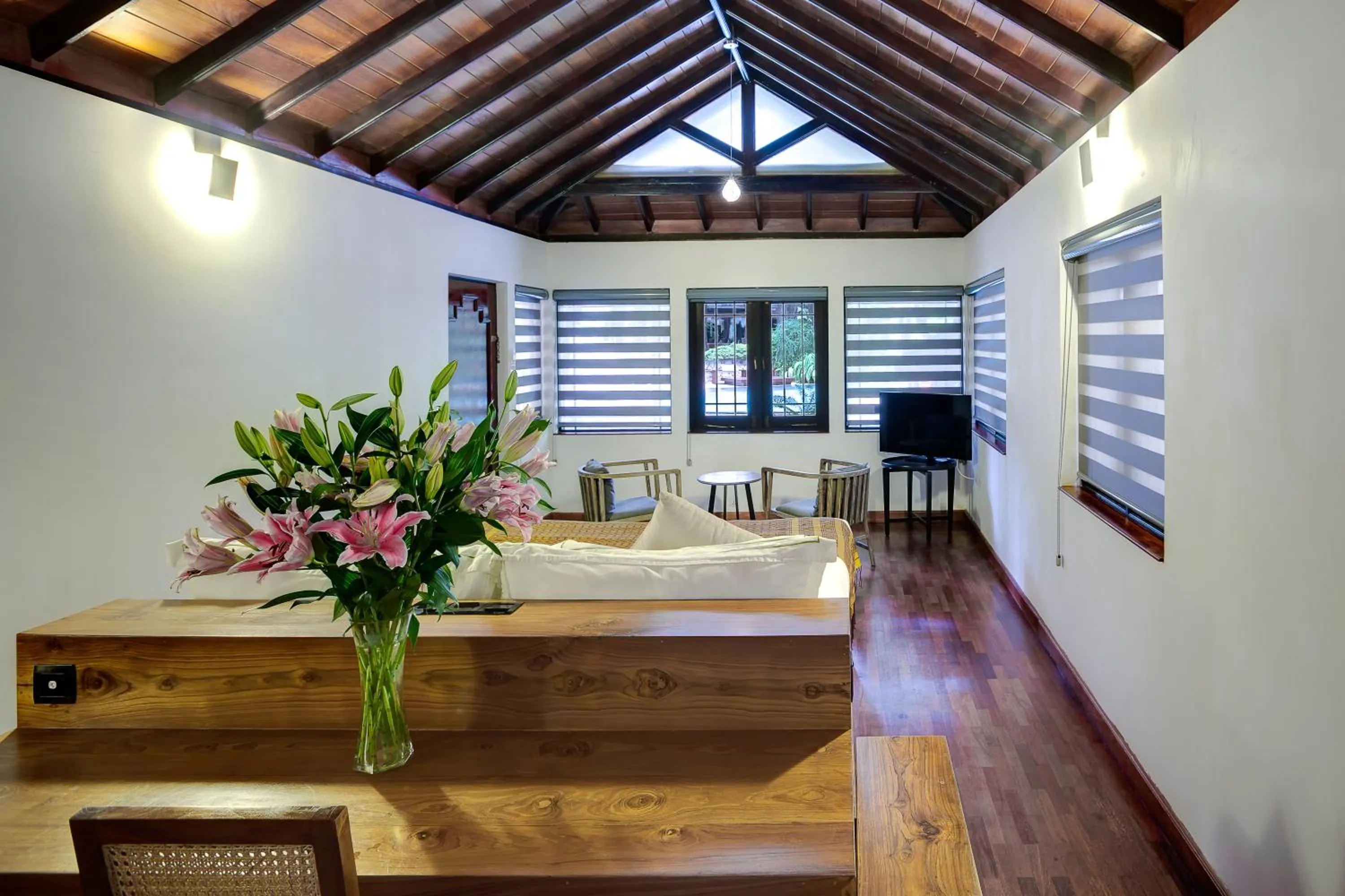 Bedroom, Bed in The Deer Park Hotel