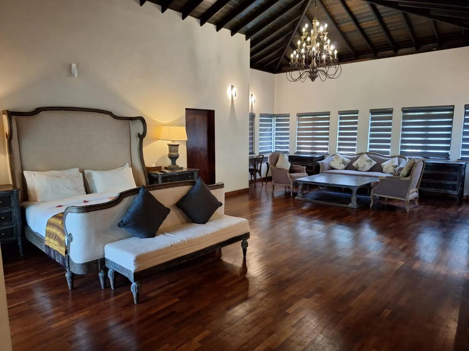 Photo of the whole room in The Deer Park Hotel