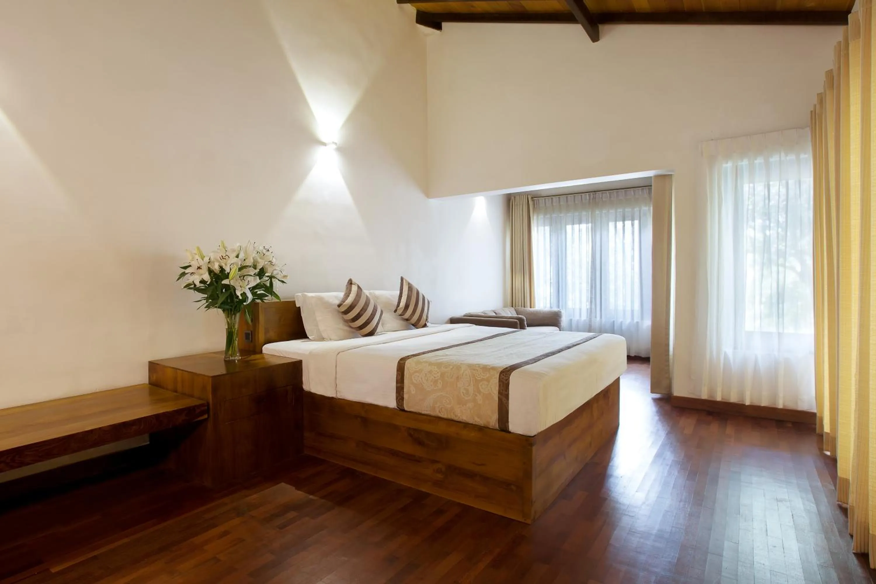 Bedroom, Bed in The Deer Park Hotel