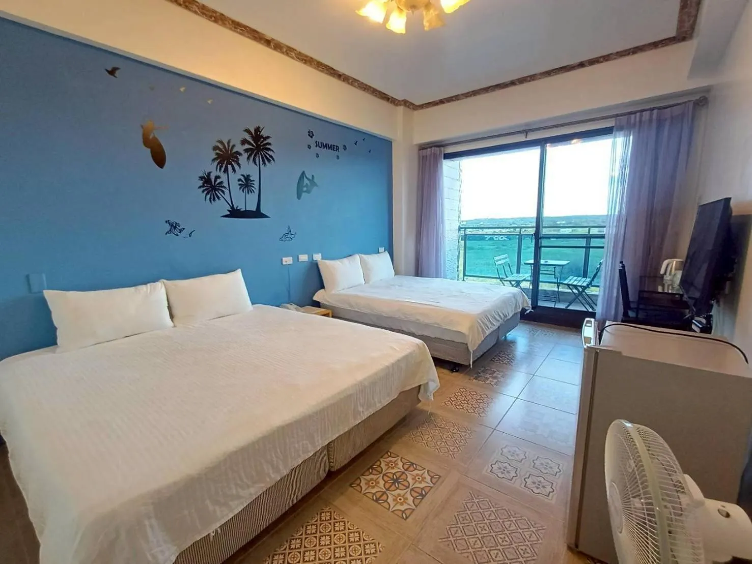 People, Bed in 墾丁秋莊會館 附限量停車位 不保證有位置 無法事先預留 背包房無車位 預訂後記得加Line聯繫