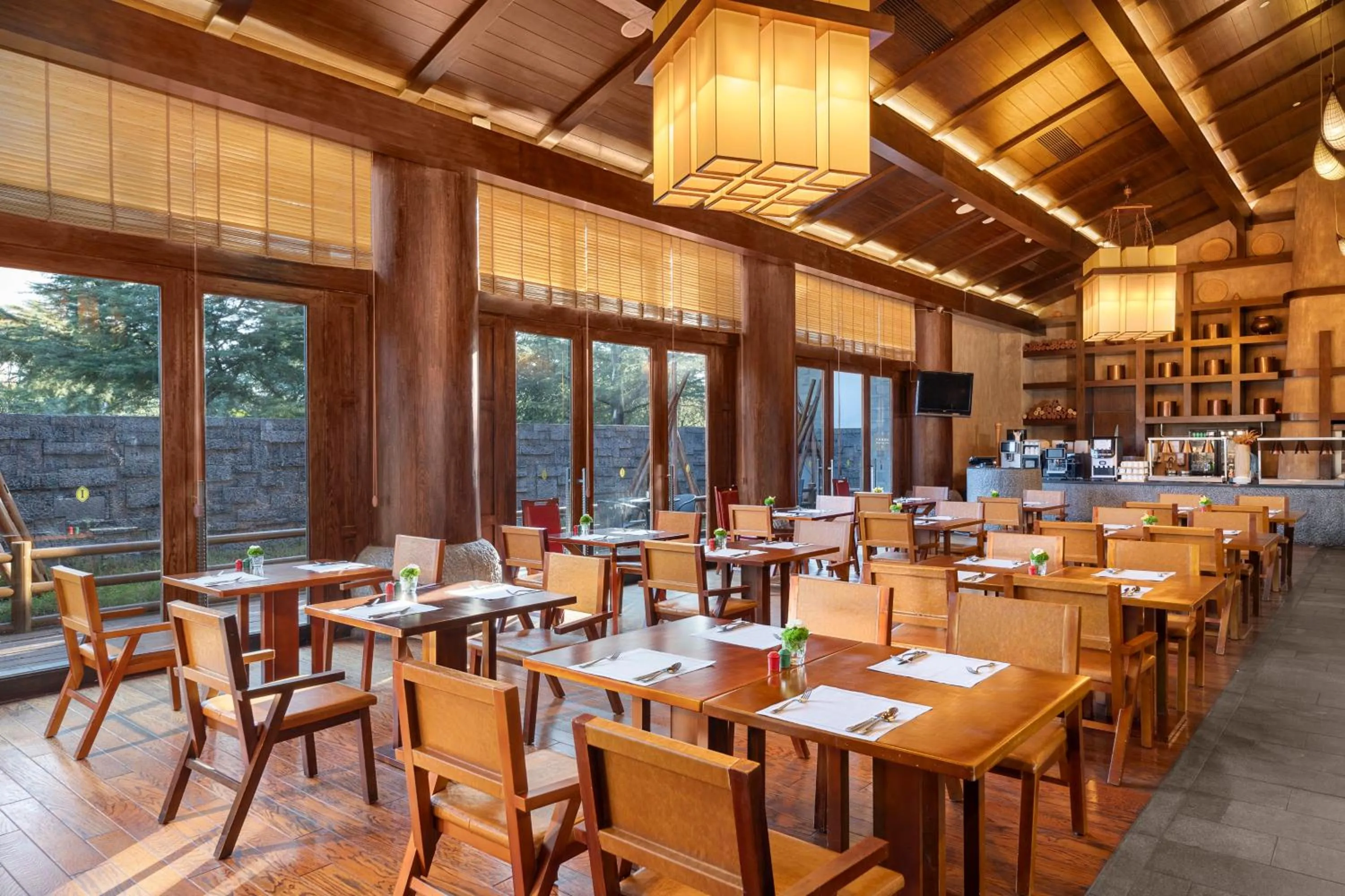 Restaurant/places to eat in InterContinental Lijiang Ancient Town Resort by IHG