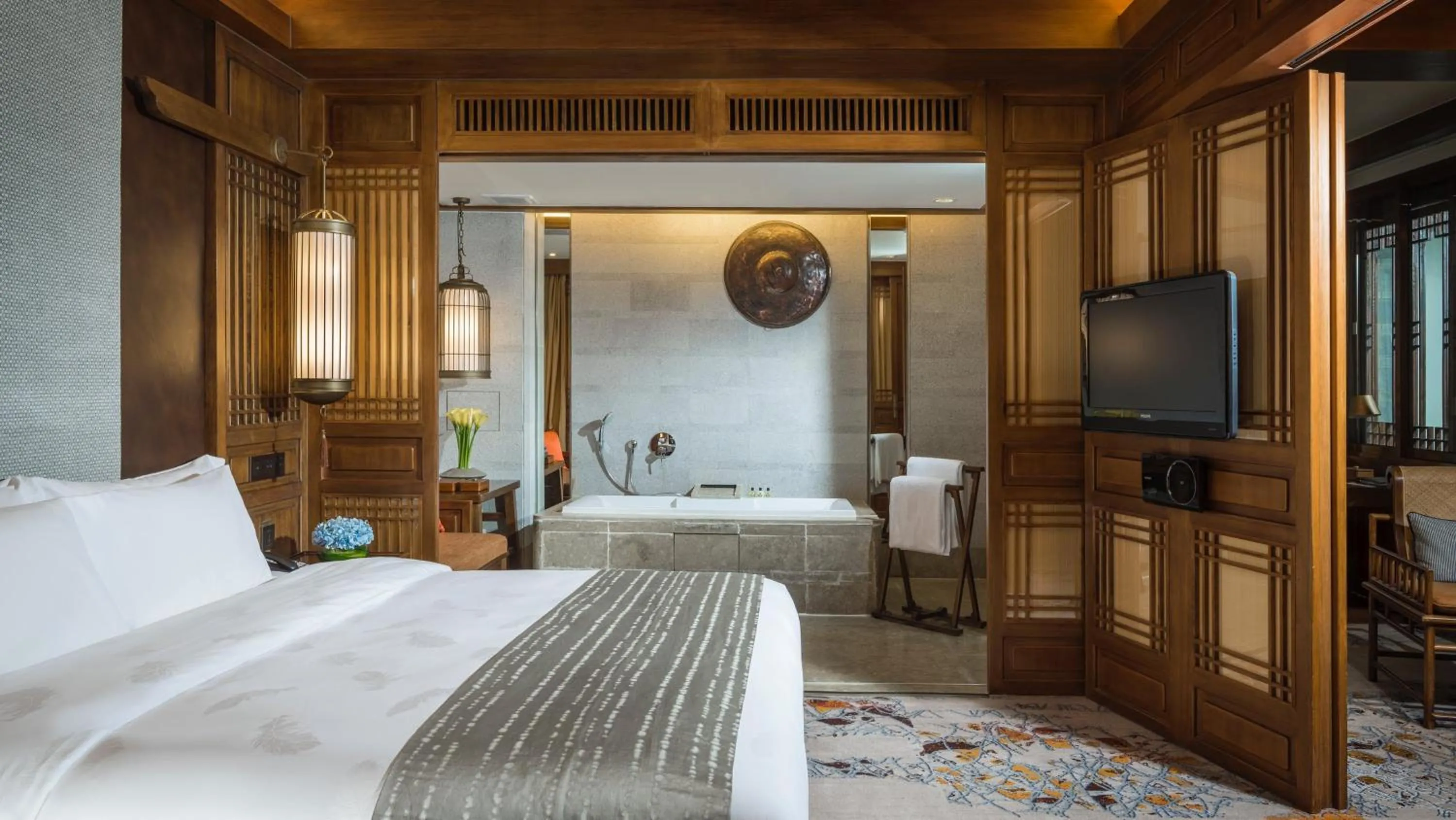 Photo of the whole room, Bed in InterContinental Lijiang Ancient Town Resort by IHG