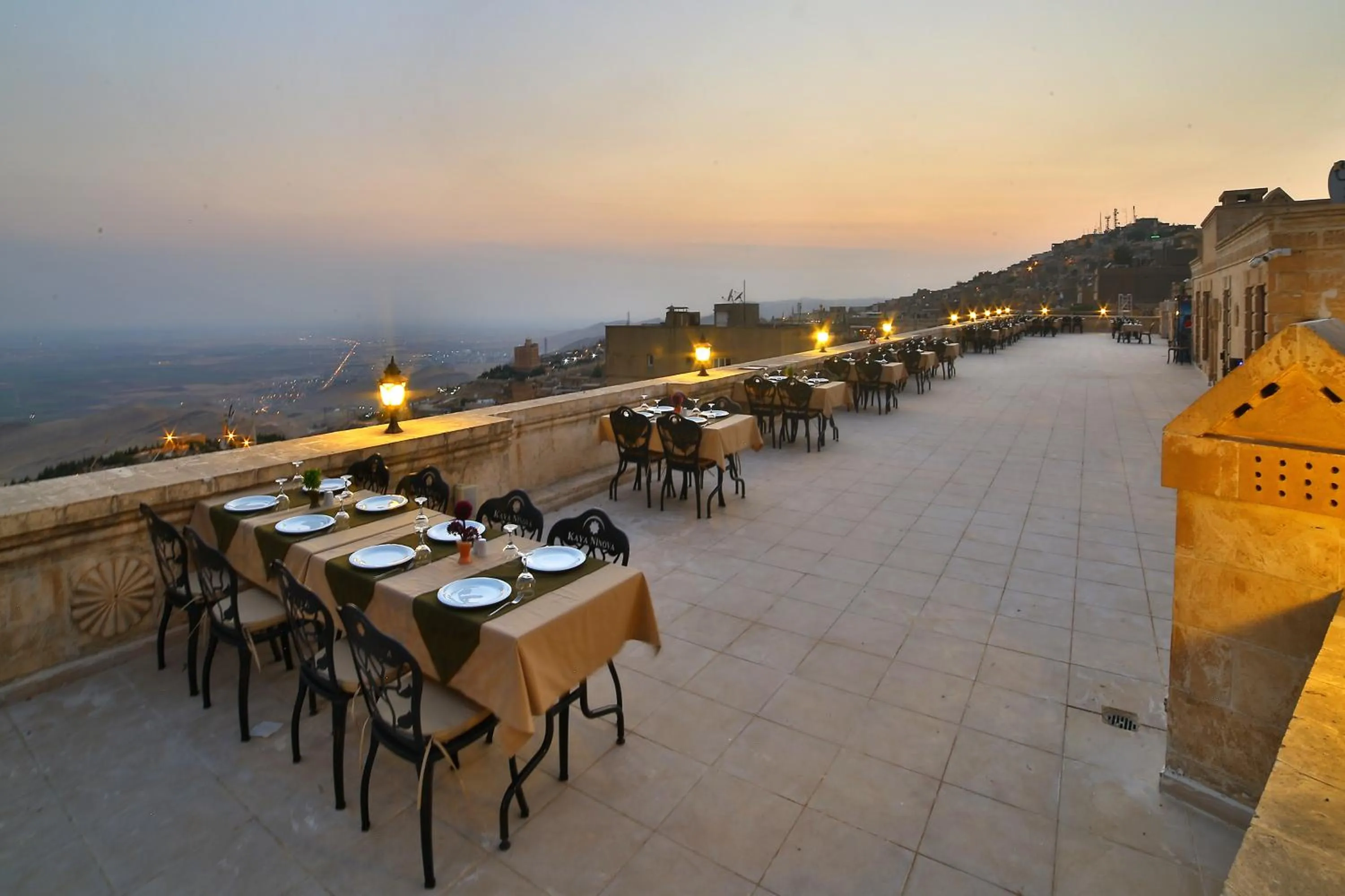 Restaurant/places to eat in Kaya Ninova Hotel