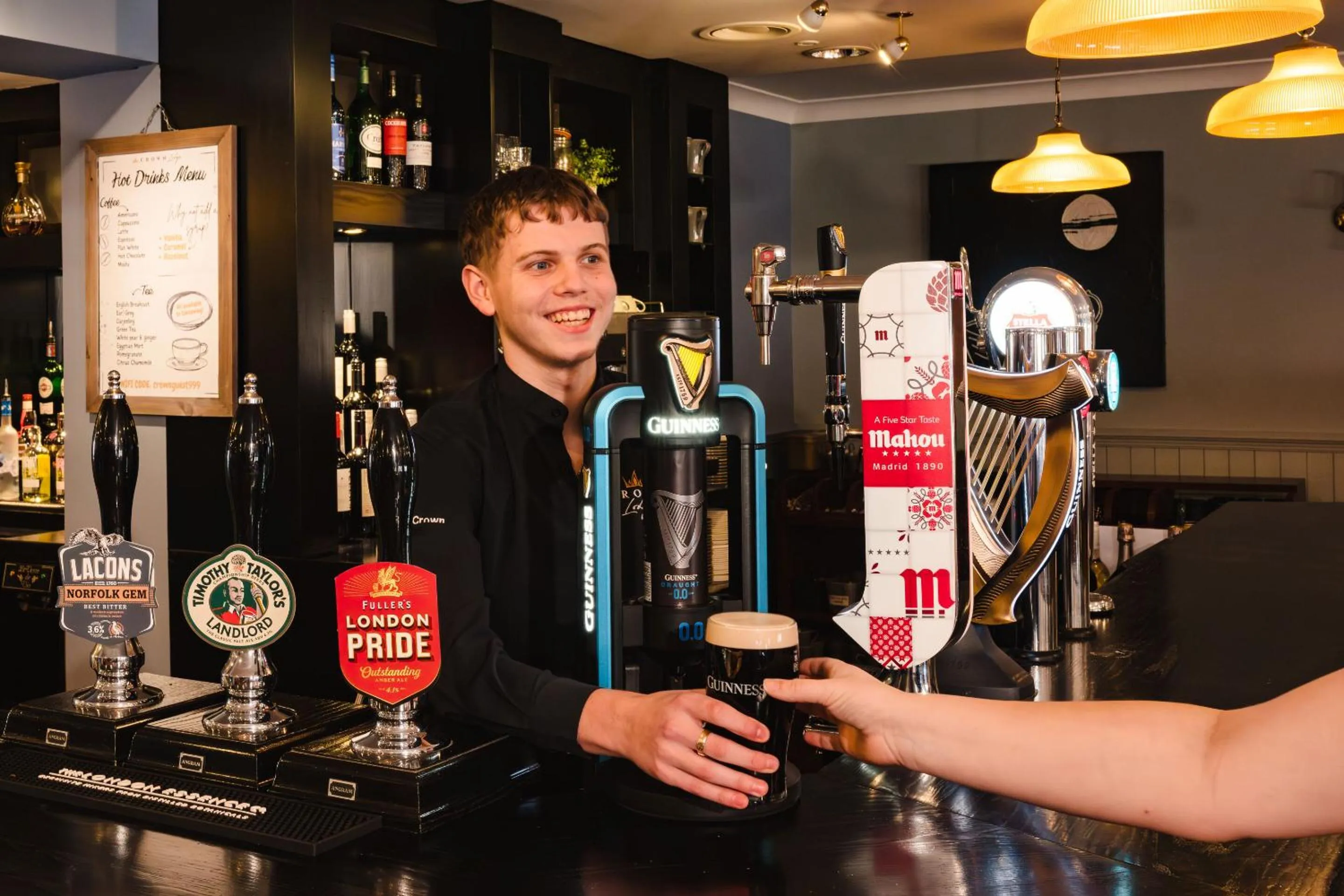 Lounge or bar in Crown Lodge Hotel