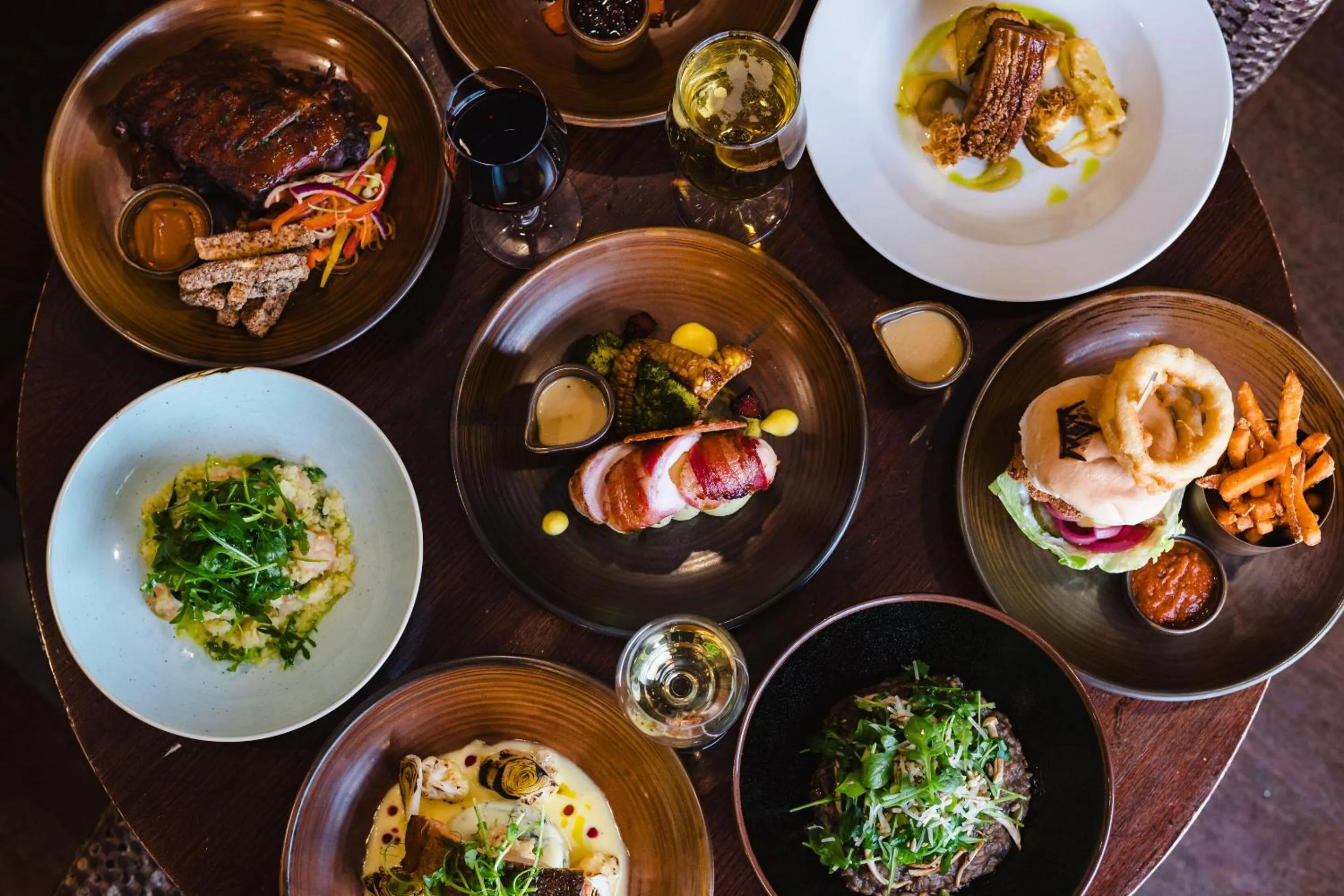 Food and drinks in Crown Lodge Hotel