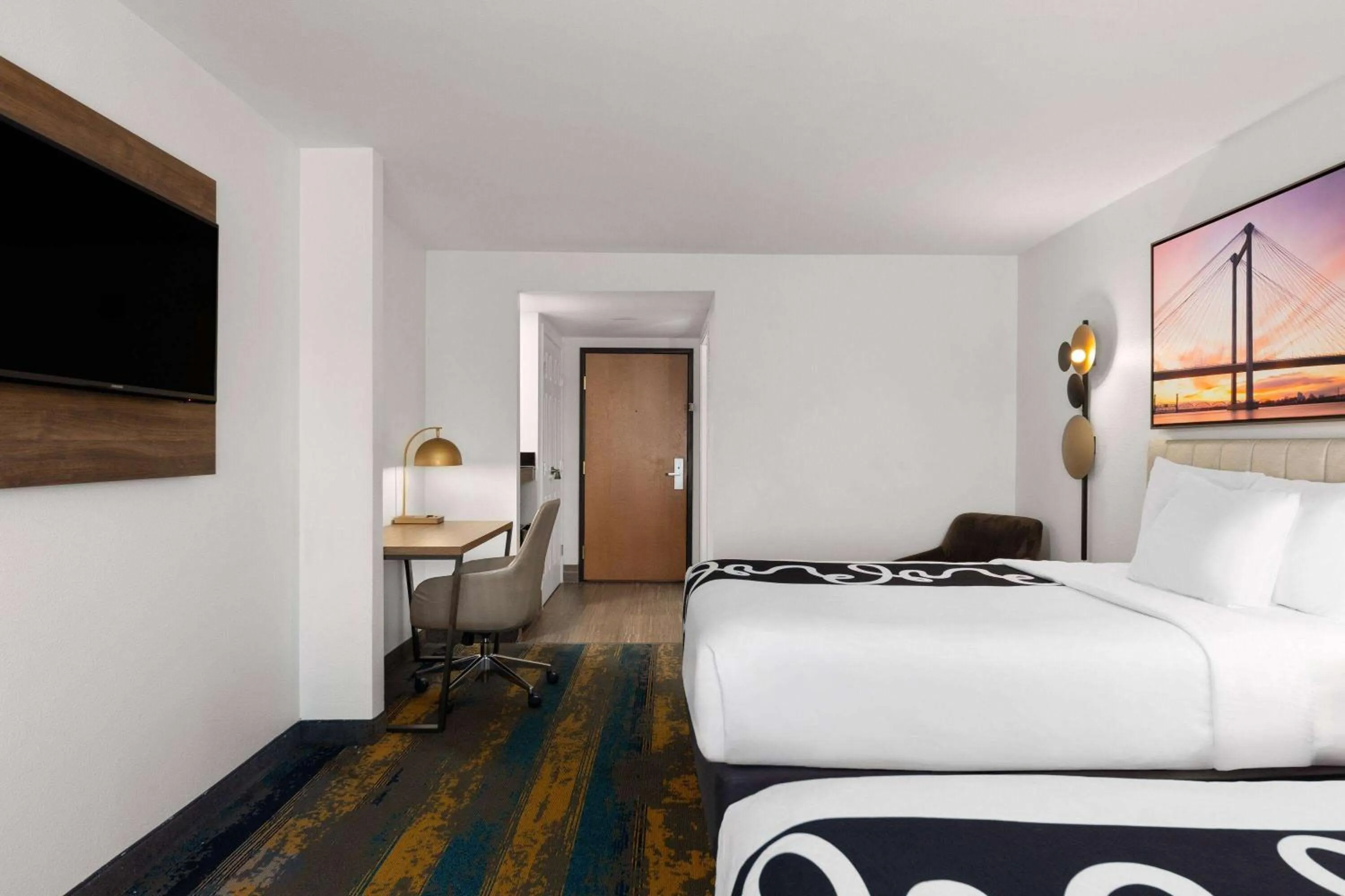 Photo of the whole room, Bed in La Quinta by Wyndham Kennewick