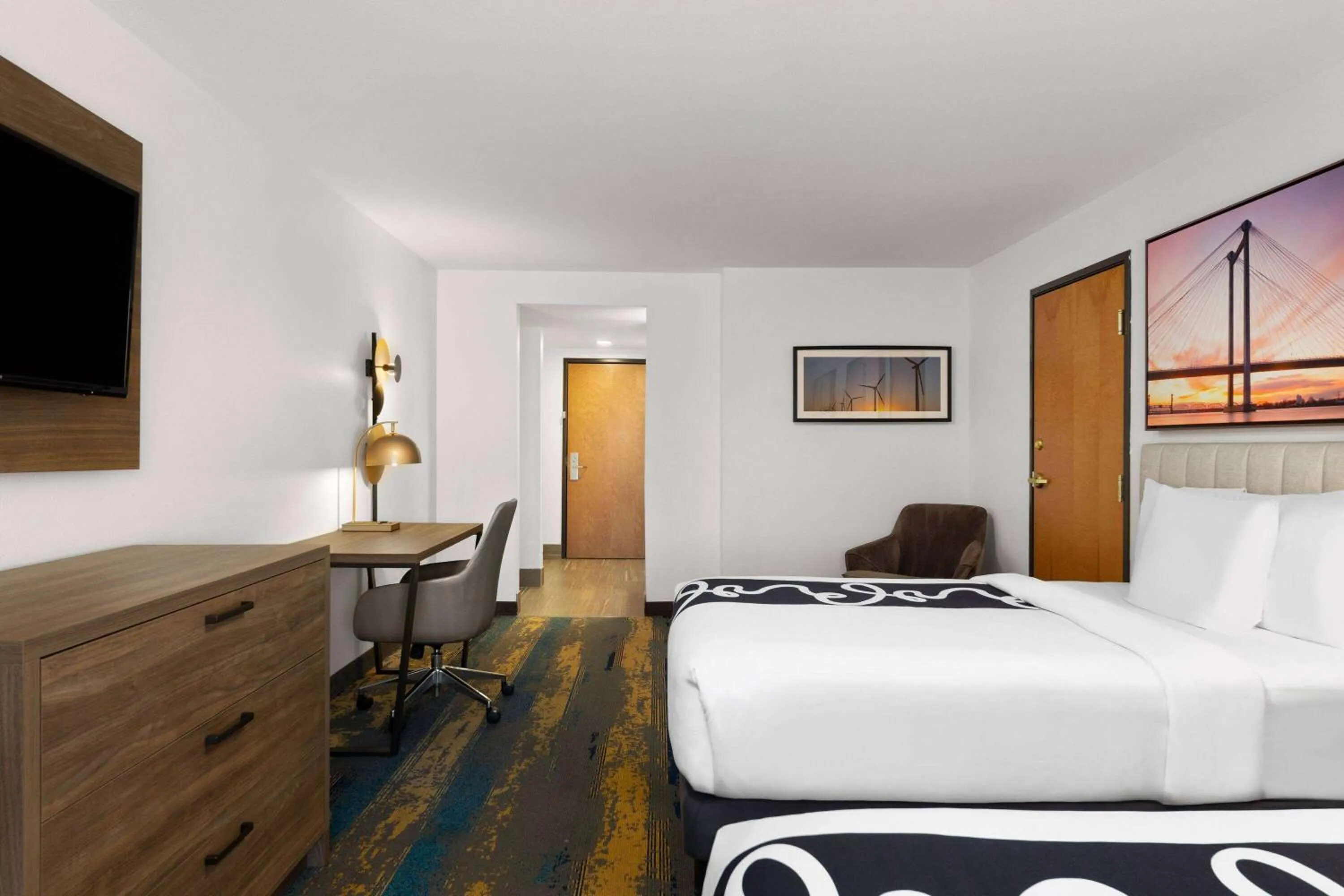 Photo of the whole room, Bed in La Quinta by Wyndham Kennewick