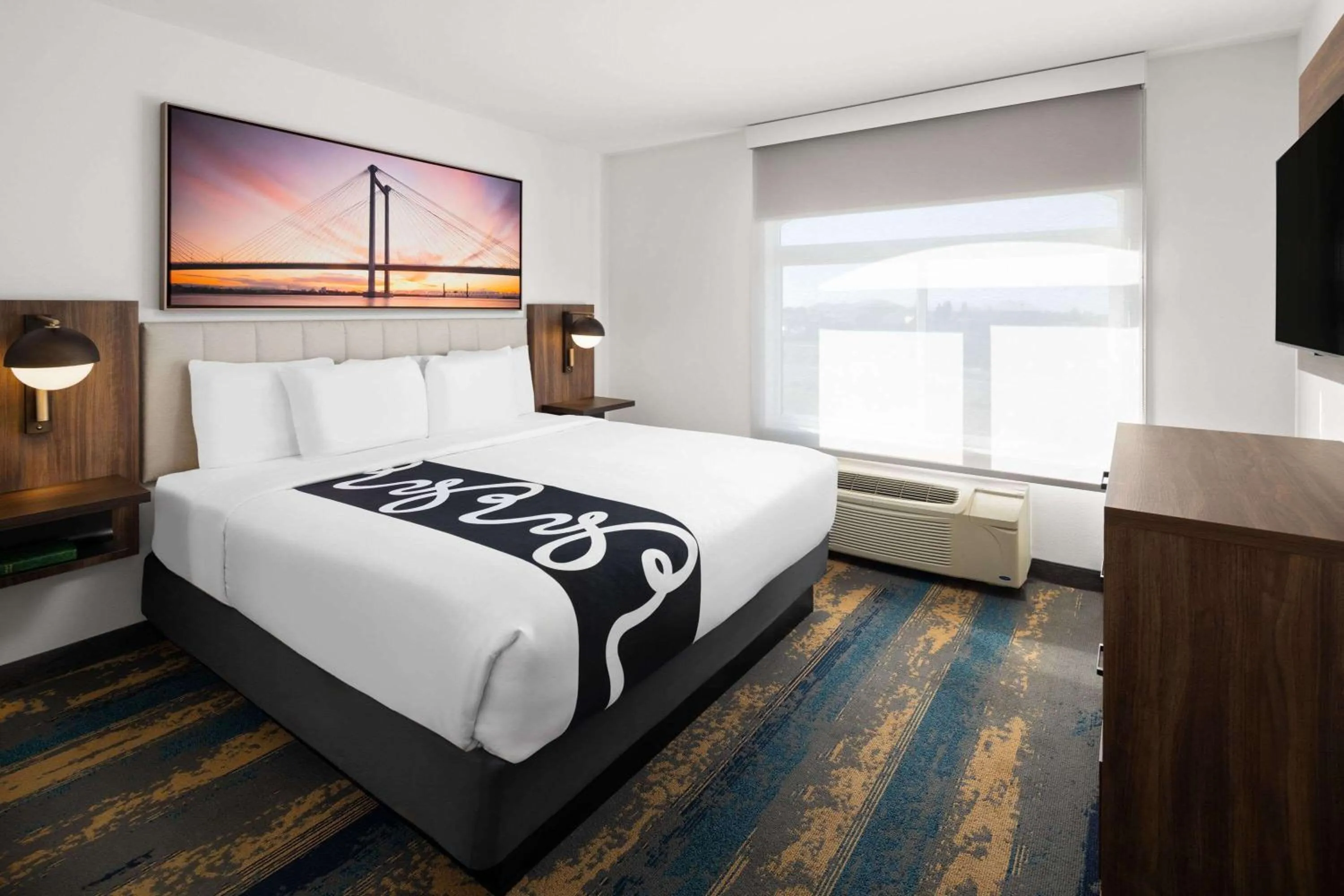 Photo of the whole room, Bed in La Quinta by Wyndham Kennewick