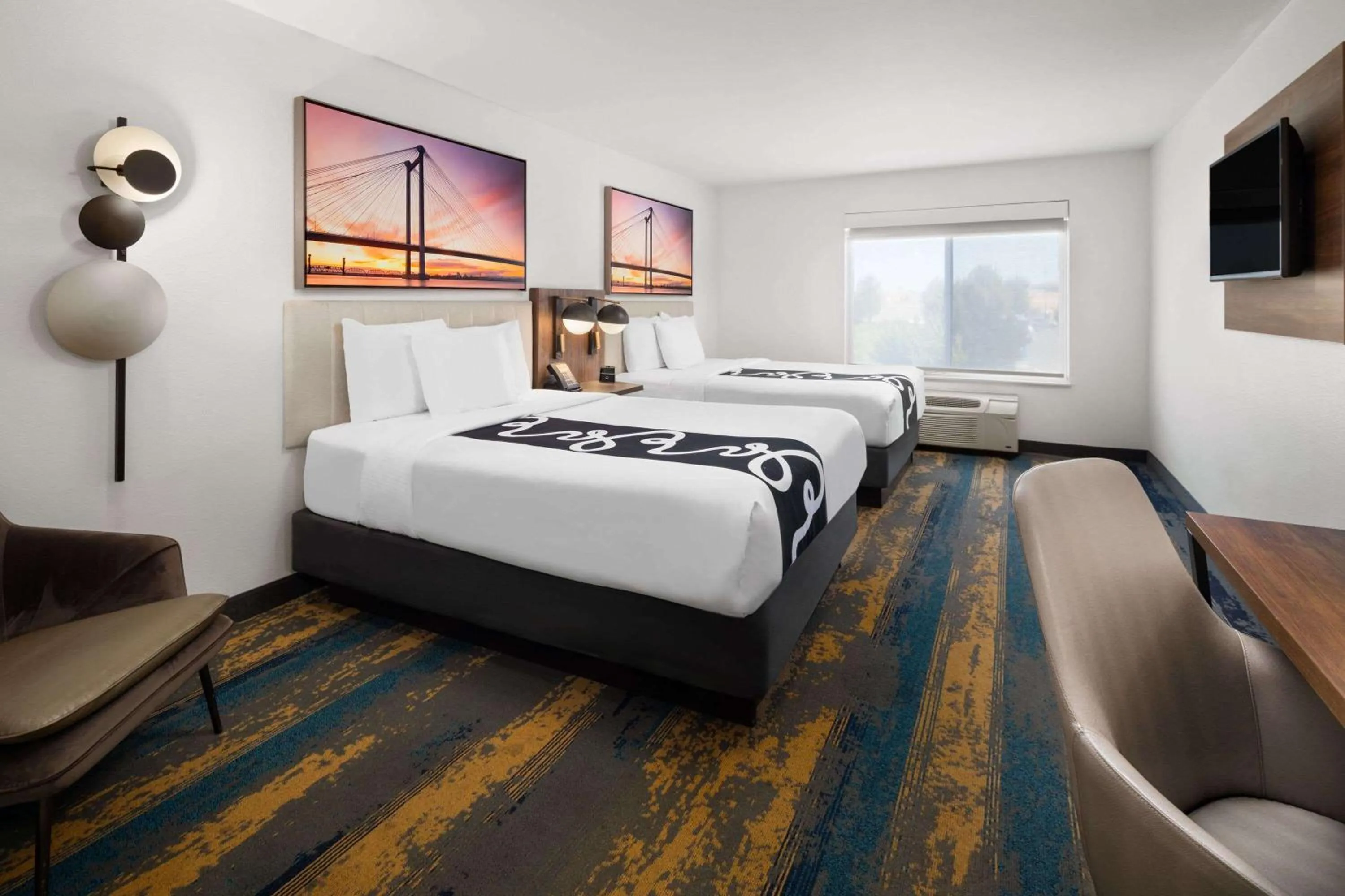 Photo of the whole room, Bed in La Quinta by Wyndham Kennewick