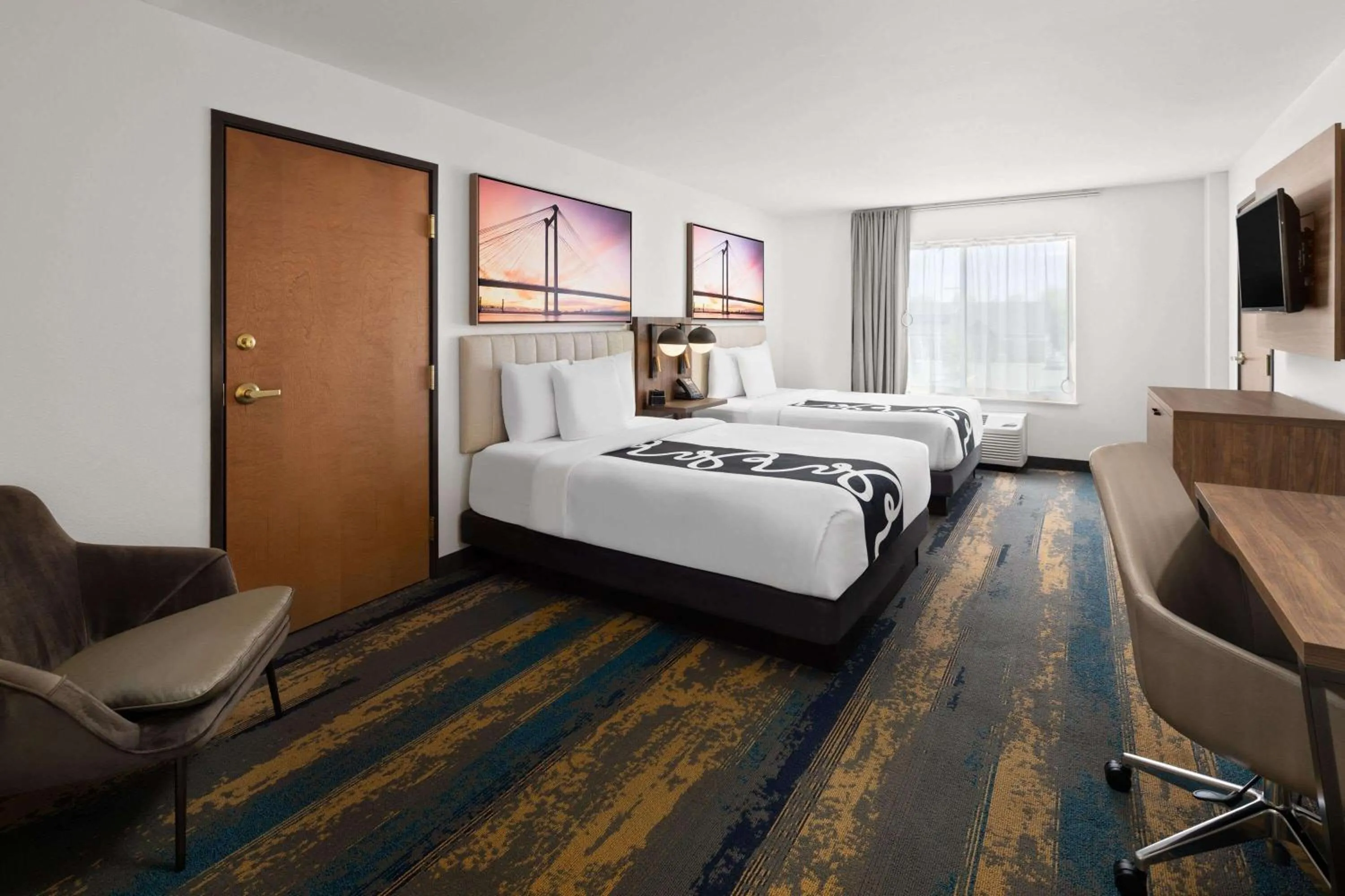 Photo of the whole room, Bed in La Quinta by Wyndham Kennewick