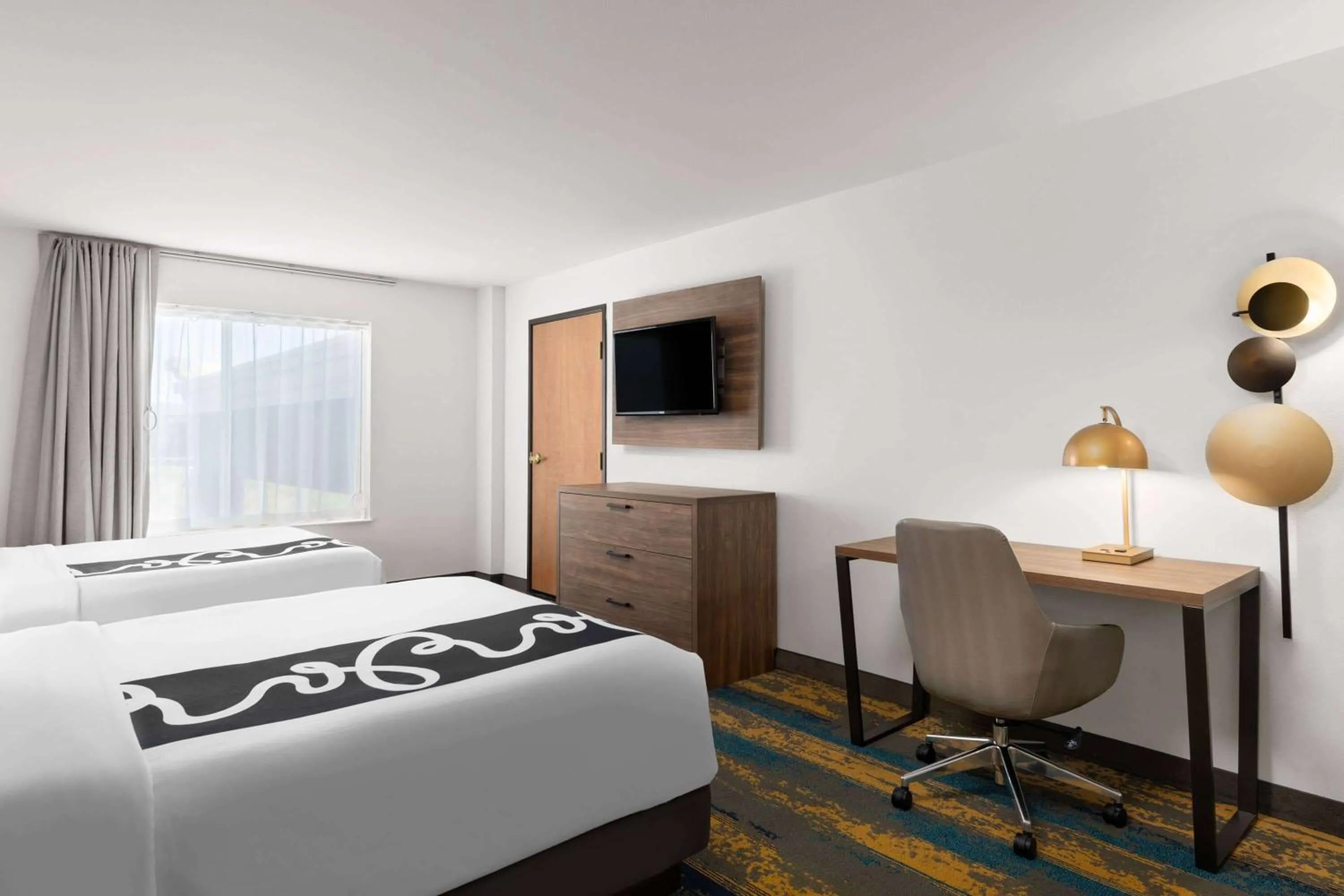 Photo of the whole room, Bed in La Quinta by Wyndham Kennewick