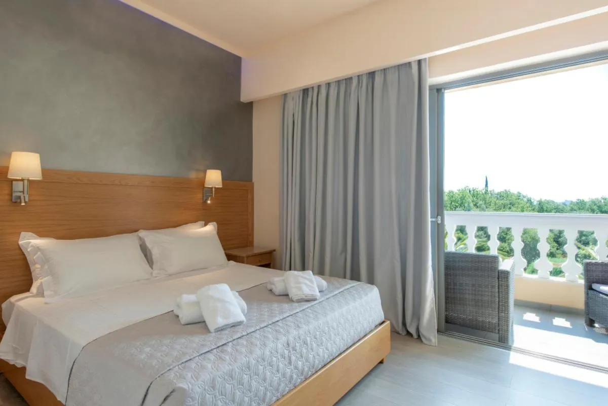 Bedroom, Bed in Fiori Hotel