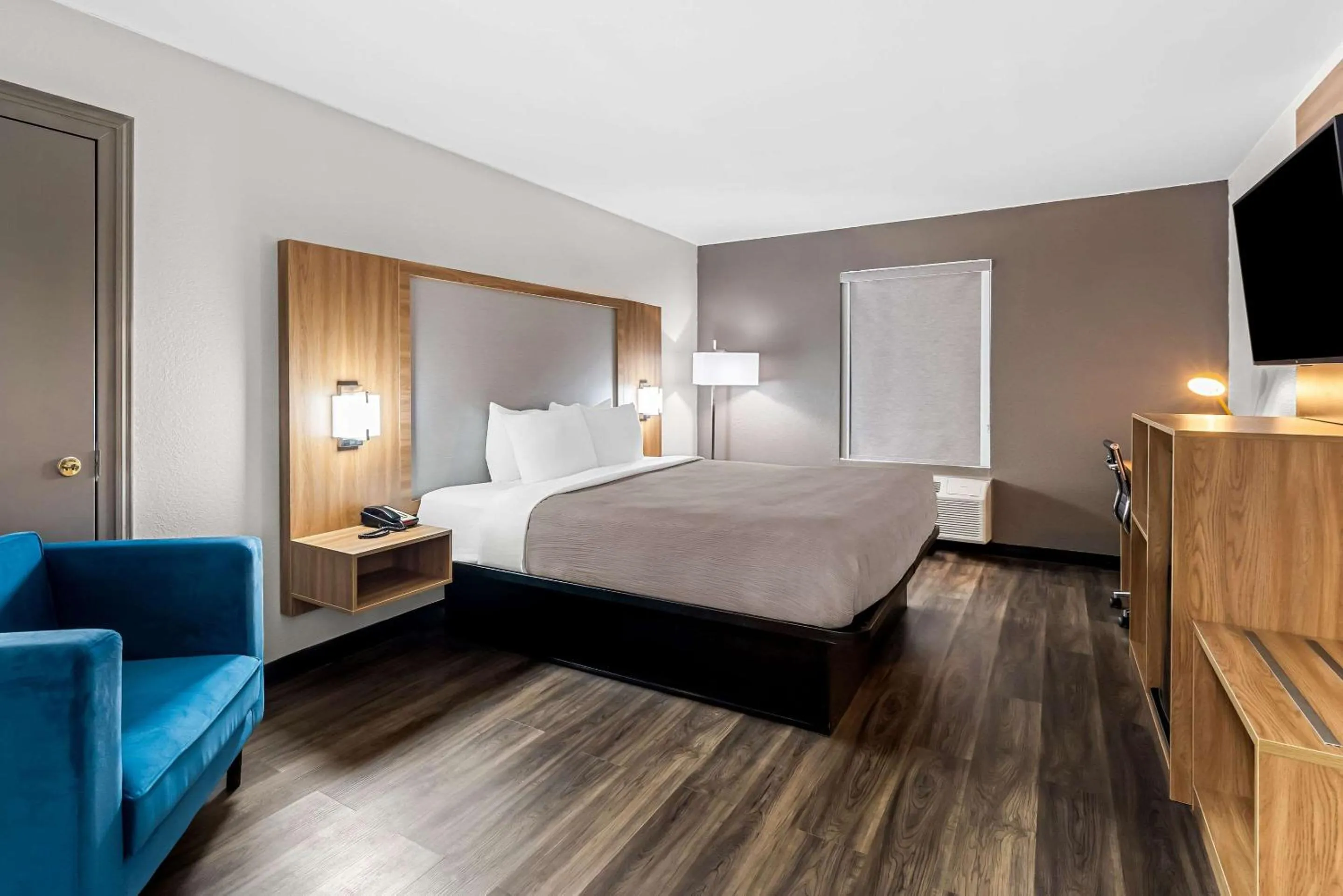 Bedroom, Bed in Quality Inn Cornelia