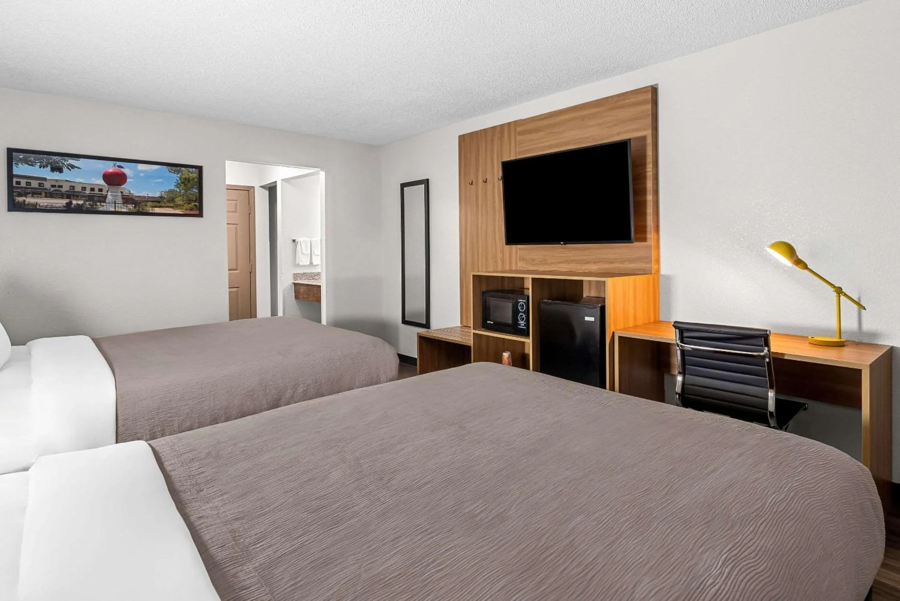 Bedroom, Bed in Quality Inn Cornelia