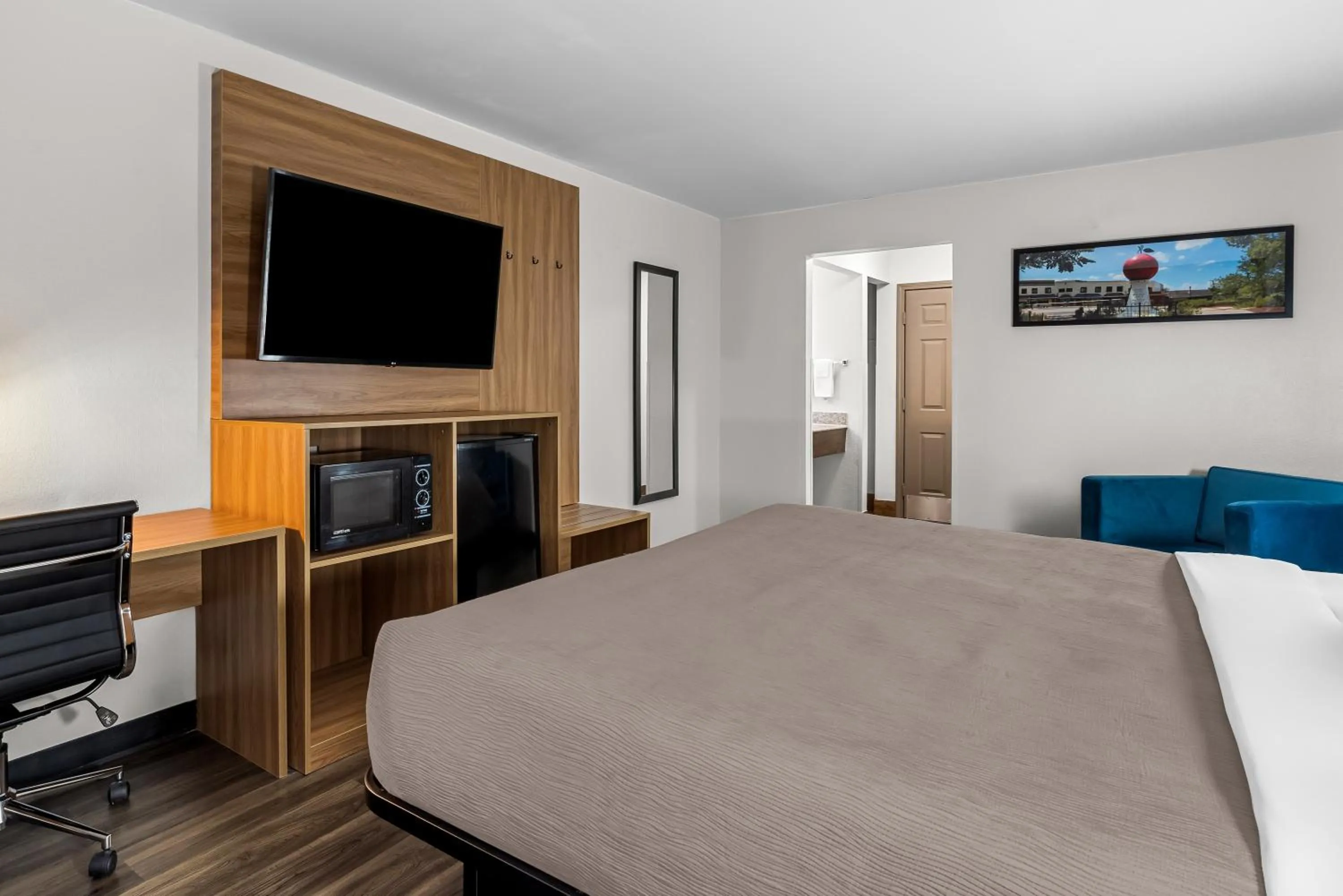 Bed in Quality Inn Cornelia