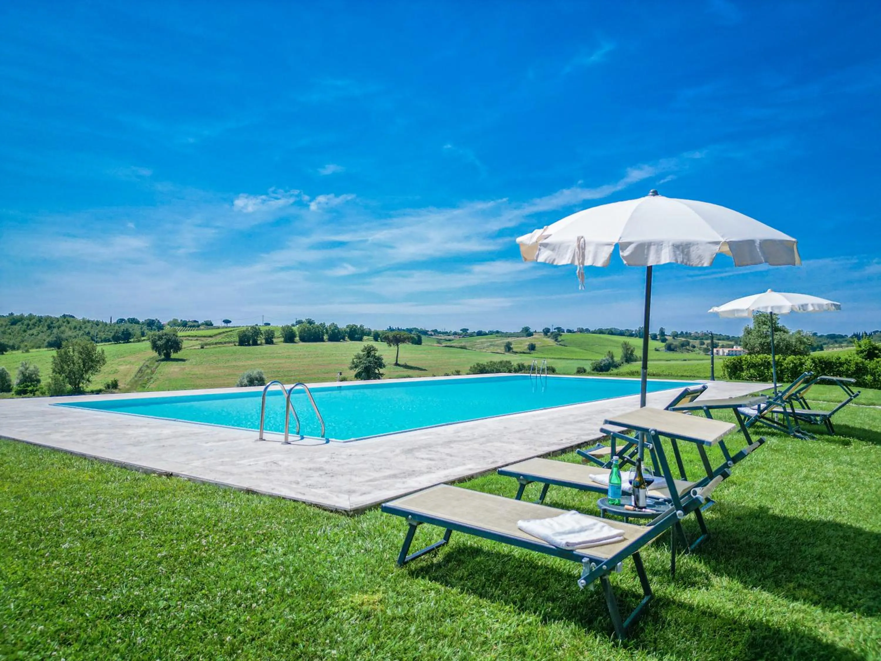 Pool view in Resort Borgo Syrah