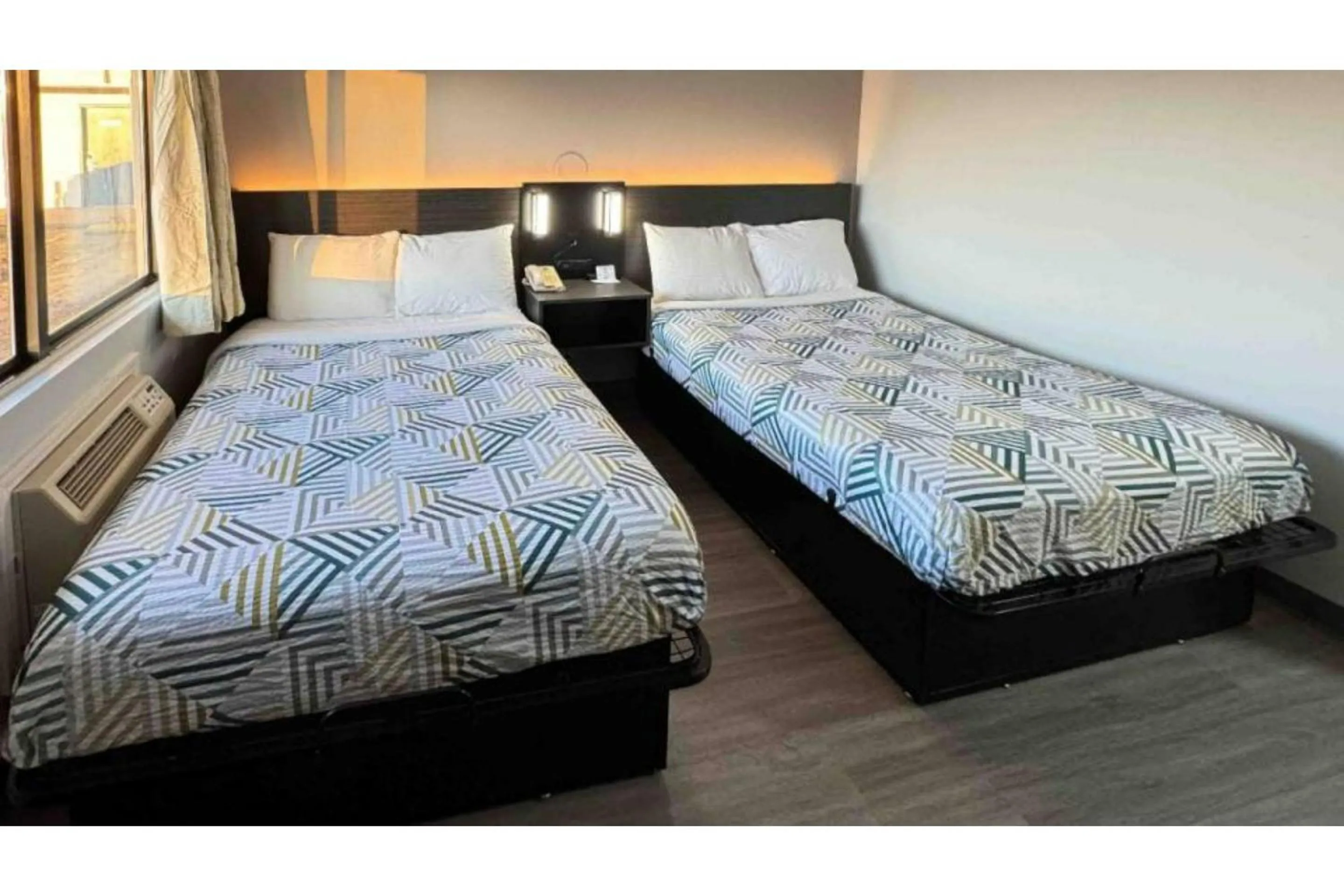 Bedroom, Bed in Motel 6-Janesville, WI