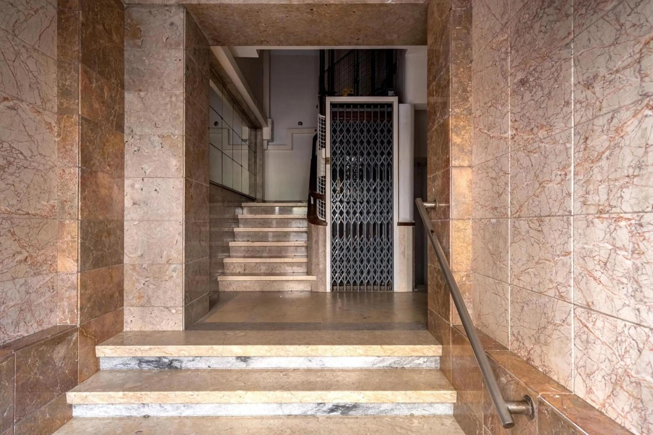 Facade/entrance in Akicity Marques Pearl II