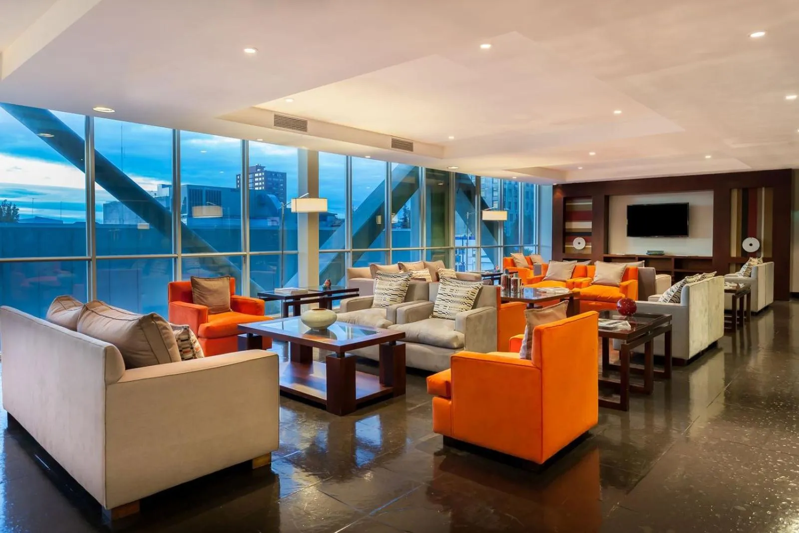 Seating area in Four Points By Sheraton Los Angeles