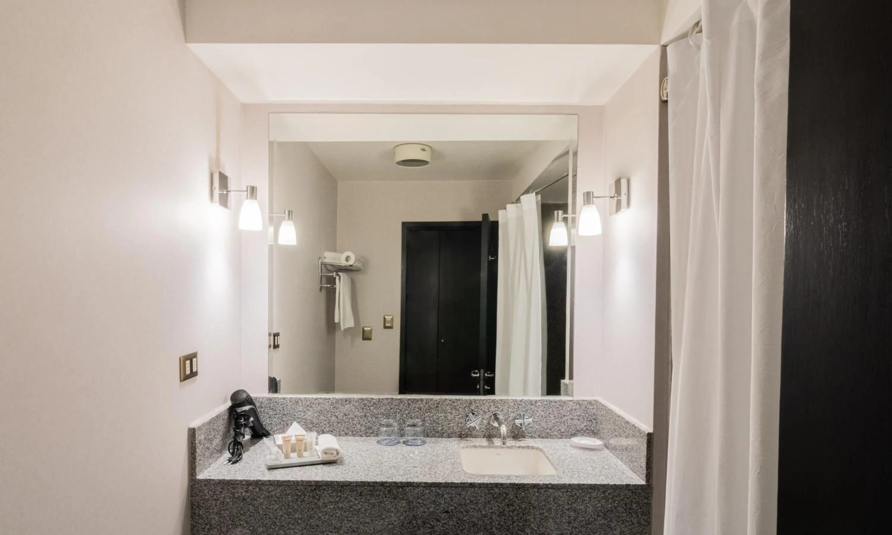 Bathroom in Four Points By Sheraton Los Angeles