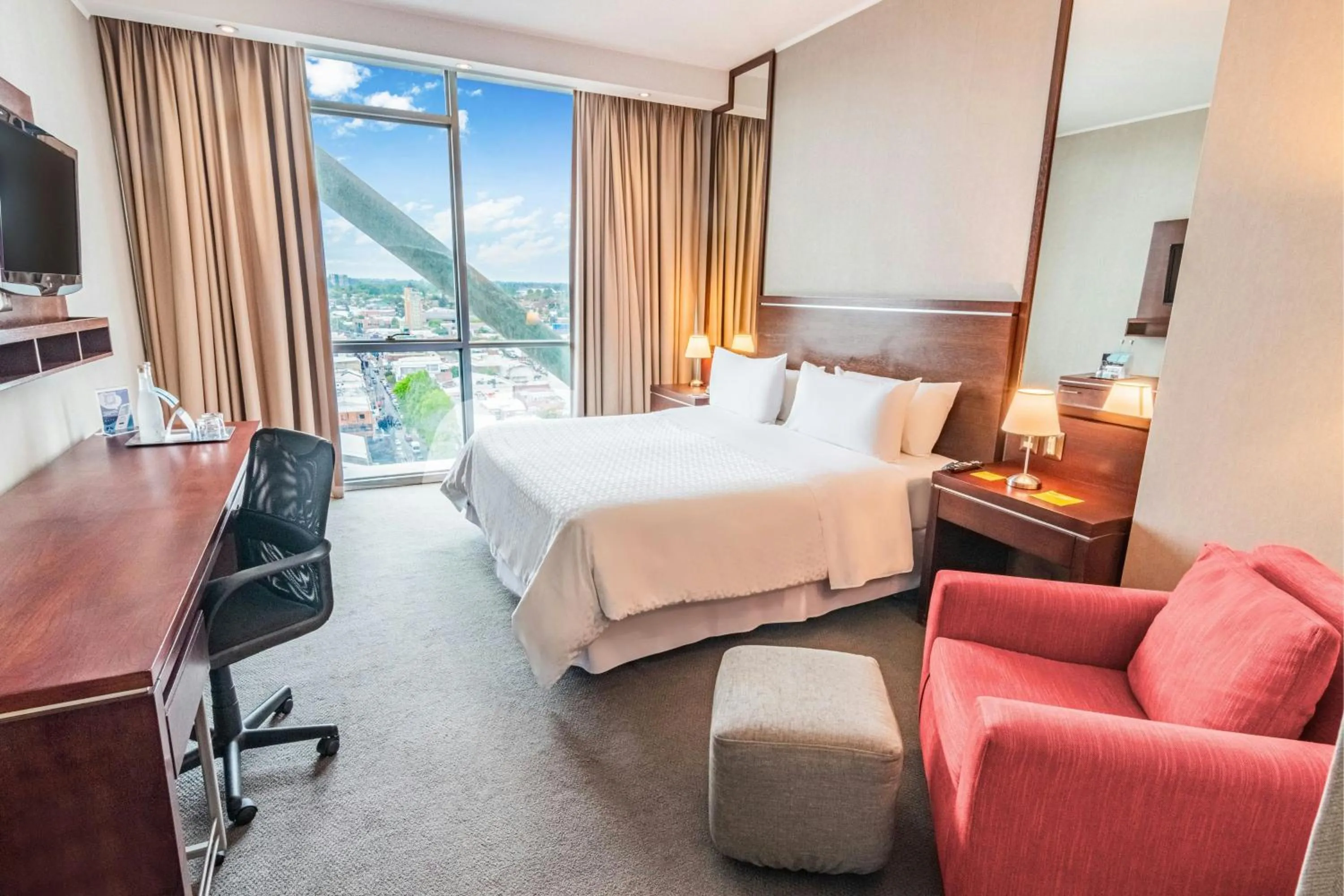 Photo of the whole room, Bed in Four Points By Sheraton Los Angeles