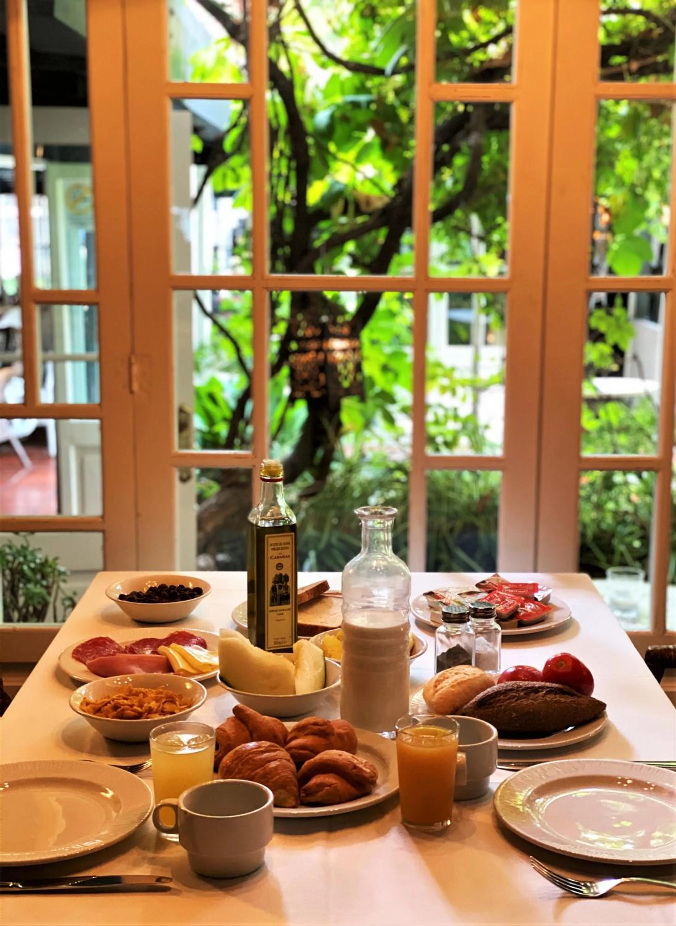 Restaurant/places to eat in Hotel Vostra Llar