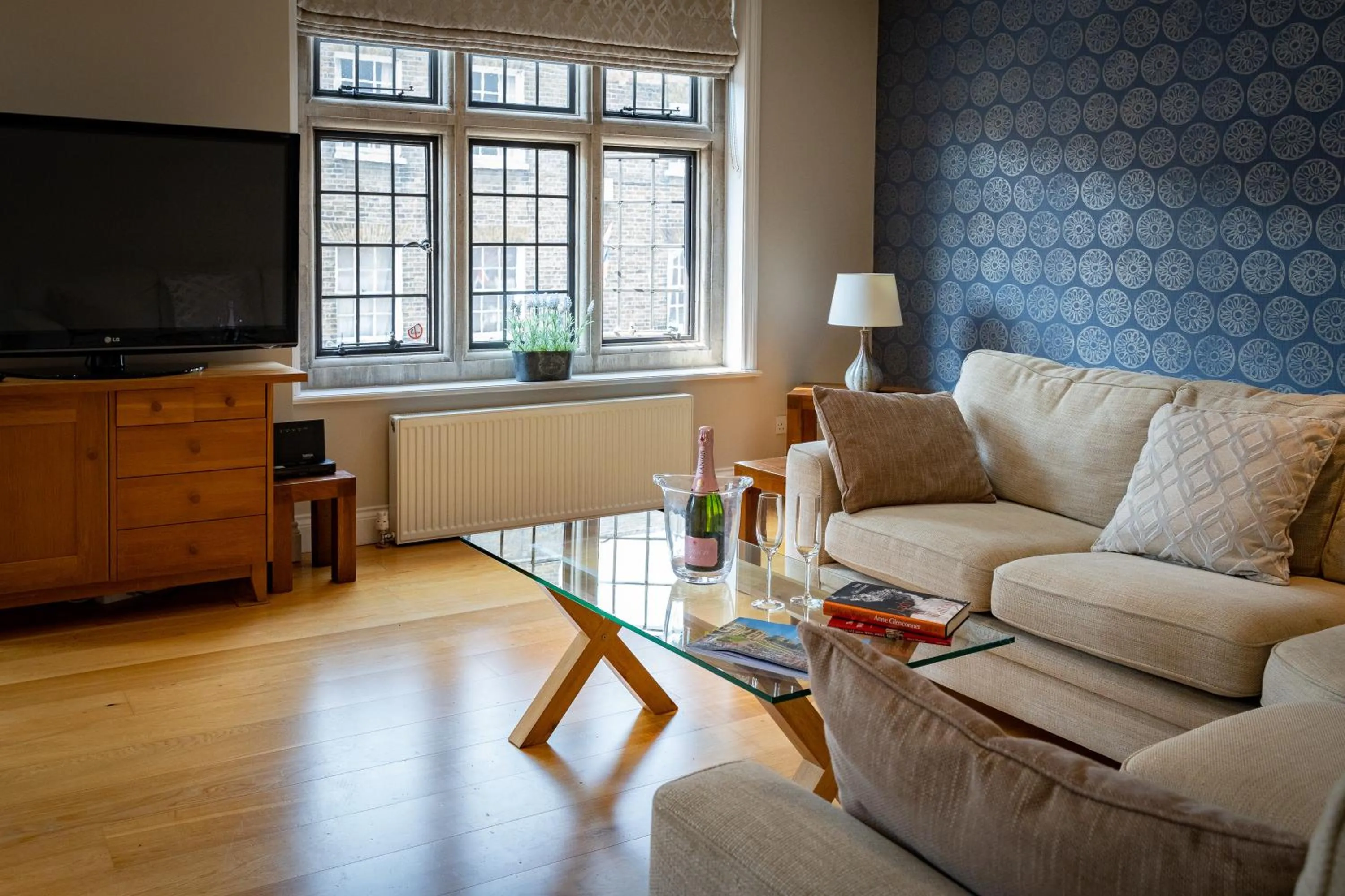 TV and multimedia in Castle Properties:Eton-The College