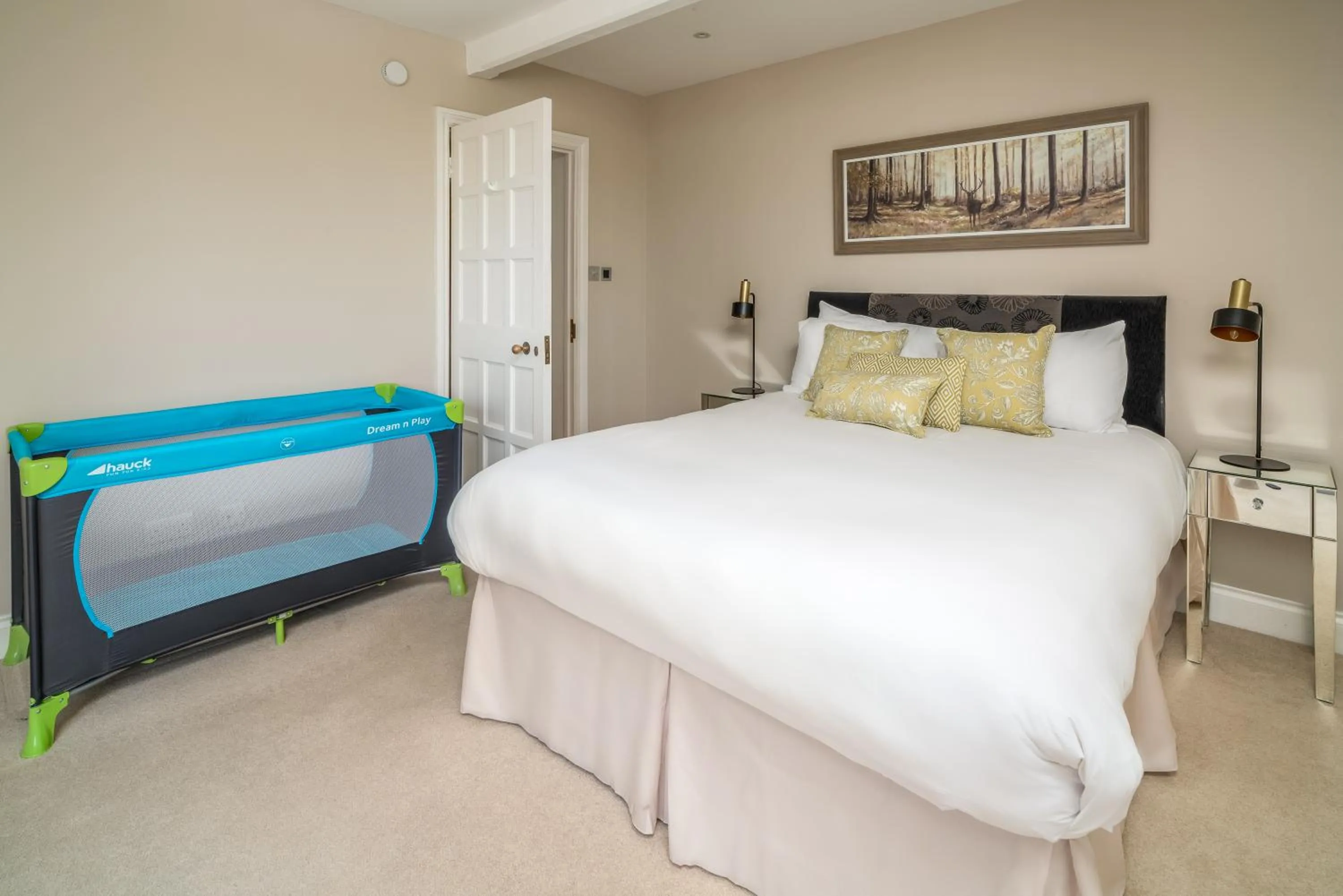 Bedroom, Bed in Castle Properties:Eton-The College