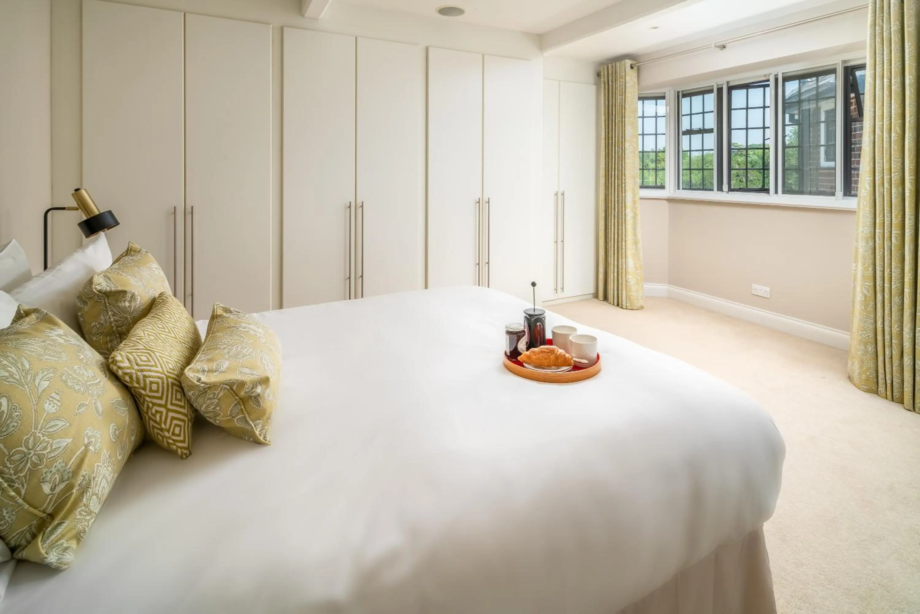 Coffee/tea facilities, Bed in Castle Properties:Eton-The College